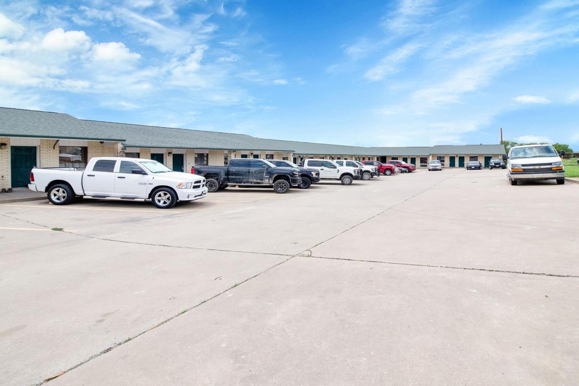 Three Rivers Executive Inn & Suites By OYO photo 18