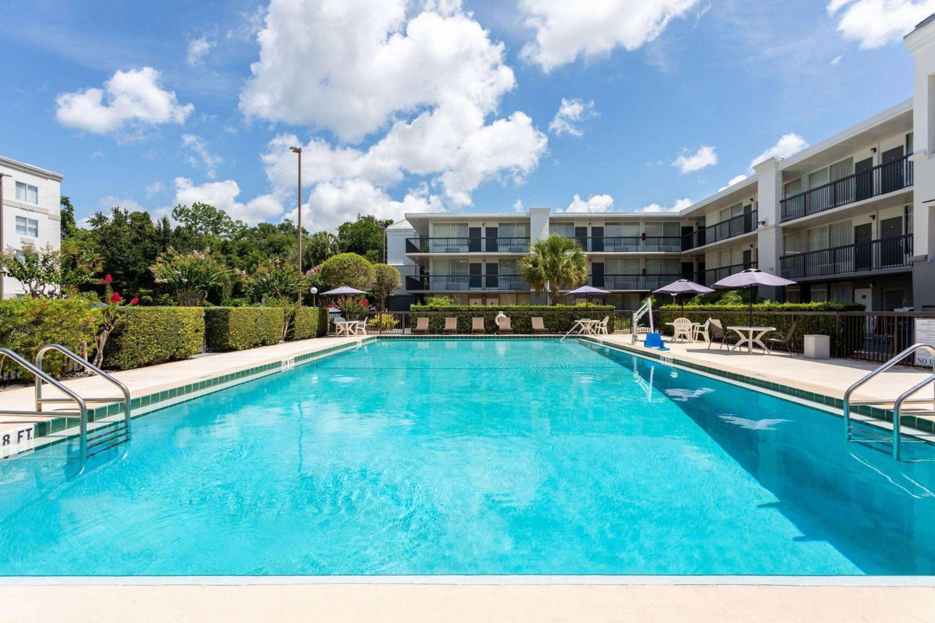 Ramada by Wyndham Altamonte Springs Near I-4 photo 2