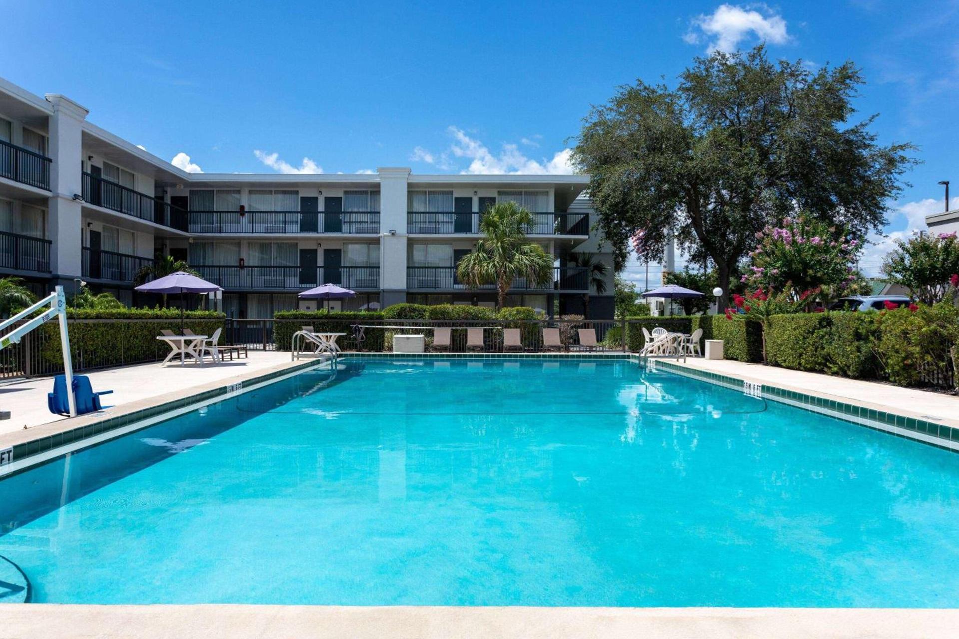 Ramada by Wyndham Altamonte Springs Near I-4 photo 11