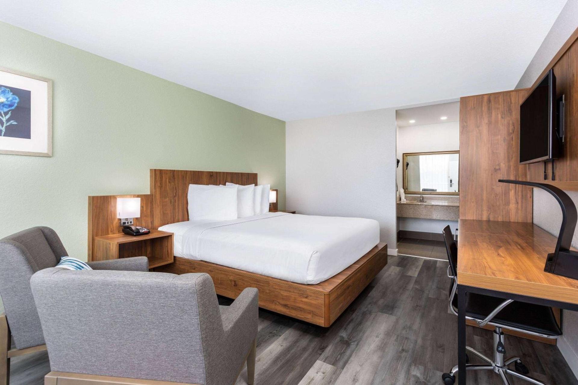 Ramada by Wyndham Altamonte Springs Near I-4 photo 12