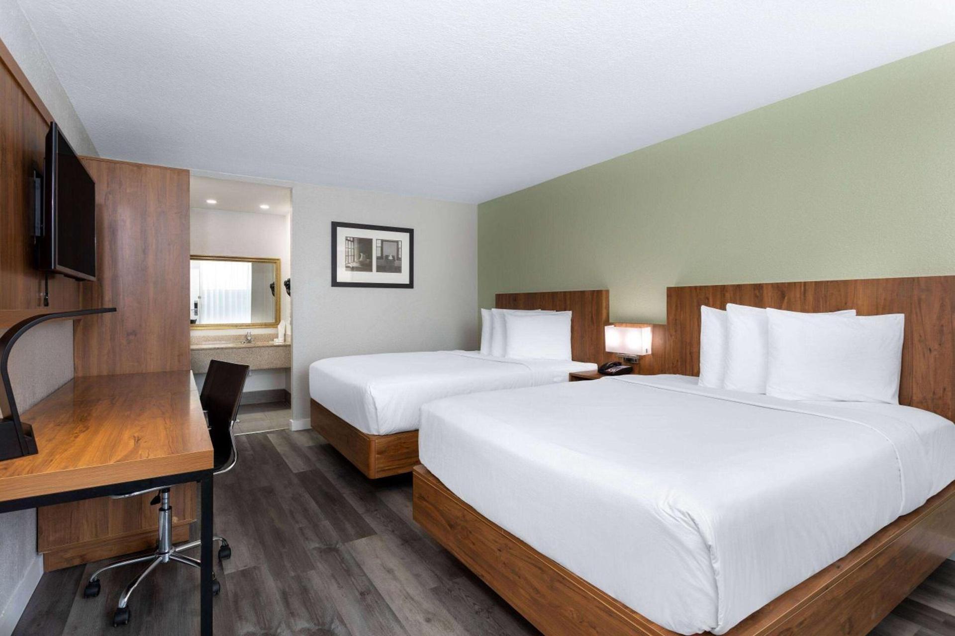Ramada by Wyndham Altamonte Springs Near I-4 photo 8