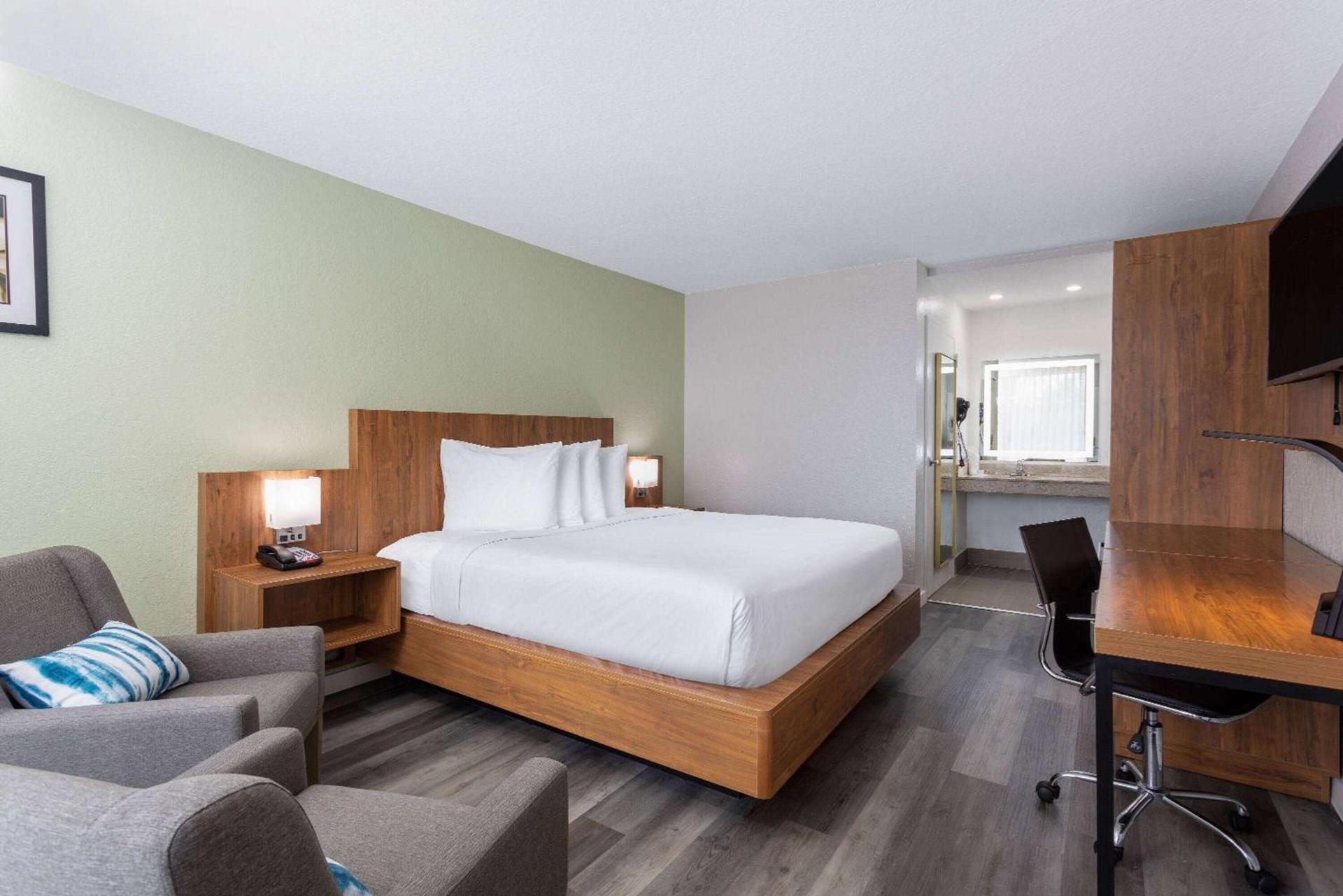 Ramada by Wyndham Altamonte Springs Near I-4 photo 19