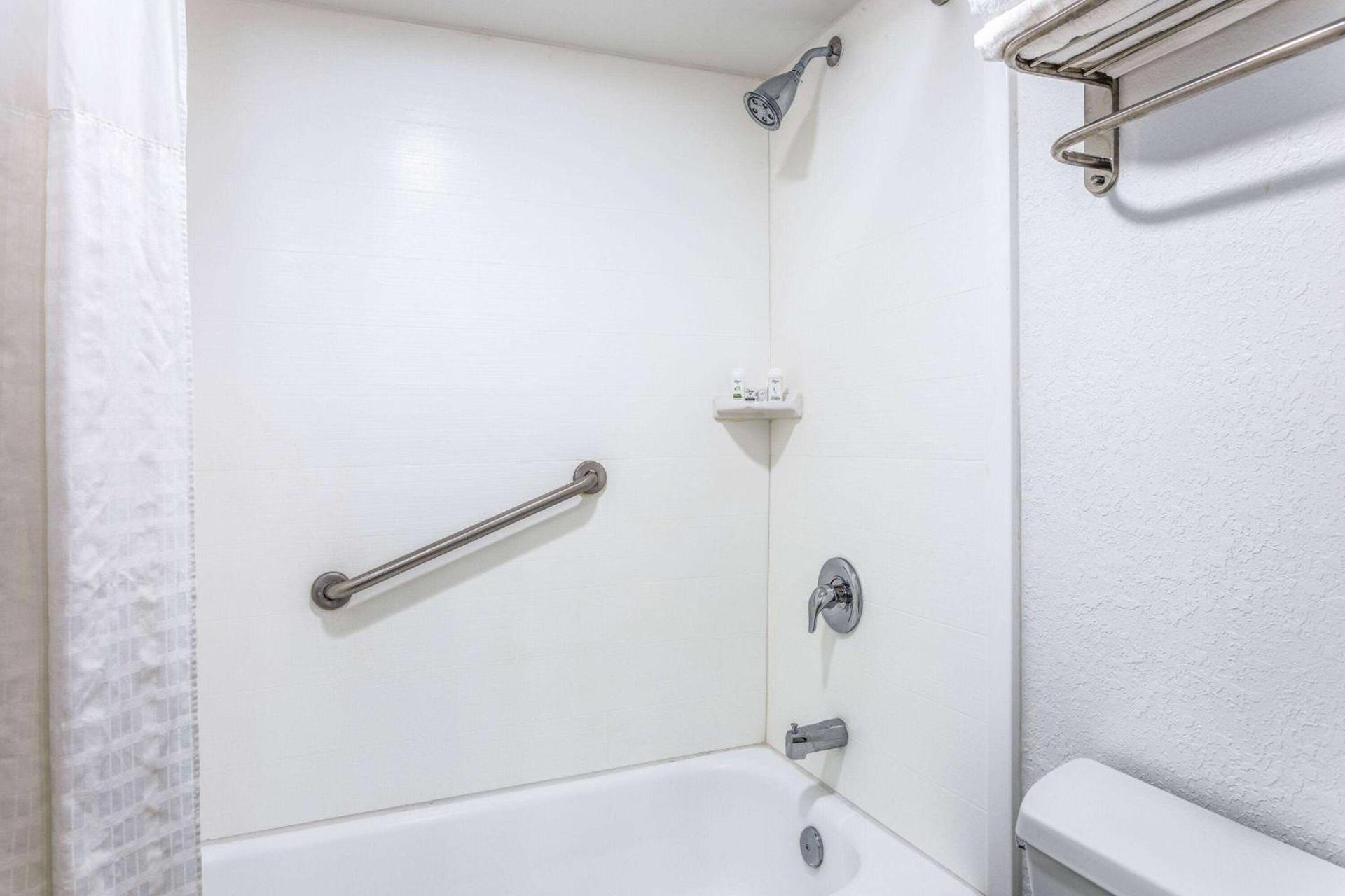 Ramada by Wyndham Altamonte Springs Near I-4 photo 23