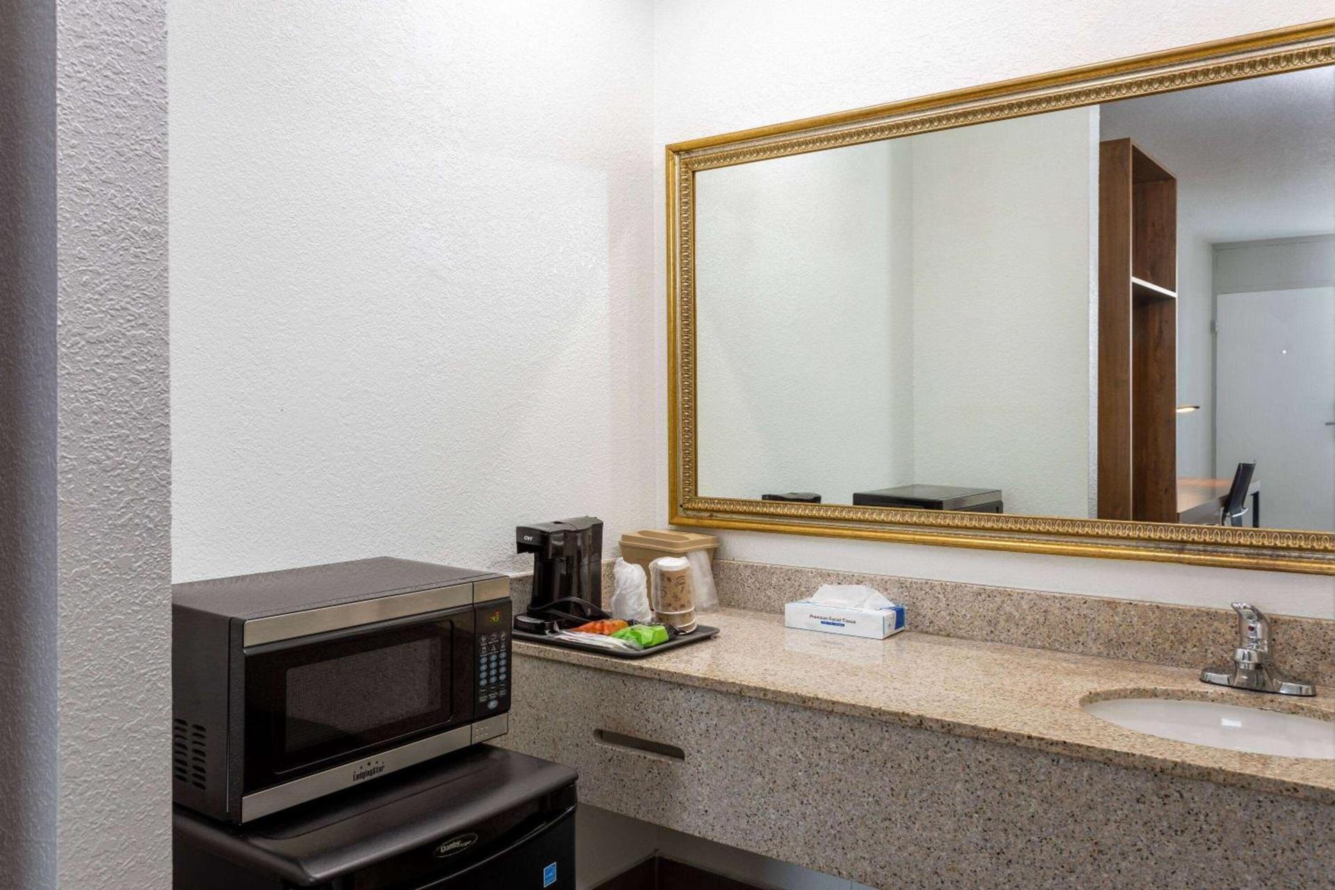Ramada by Wyndham Altamonte Springs Near I-4 photo 28