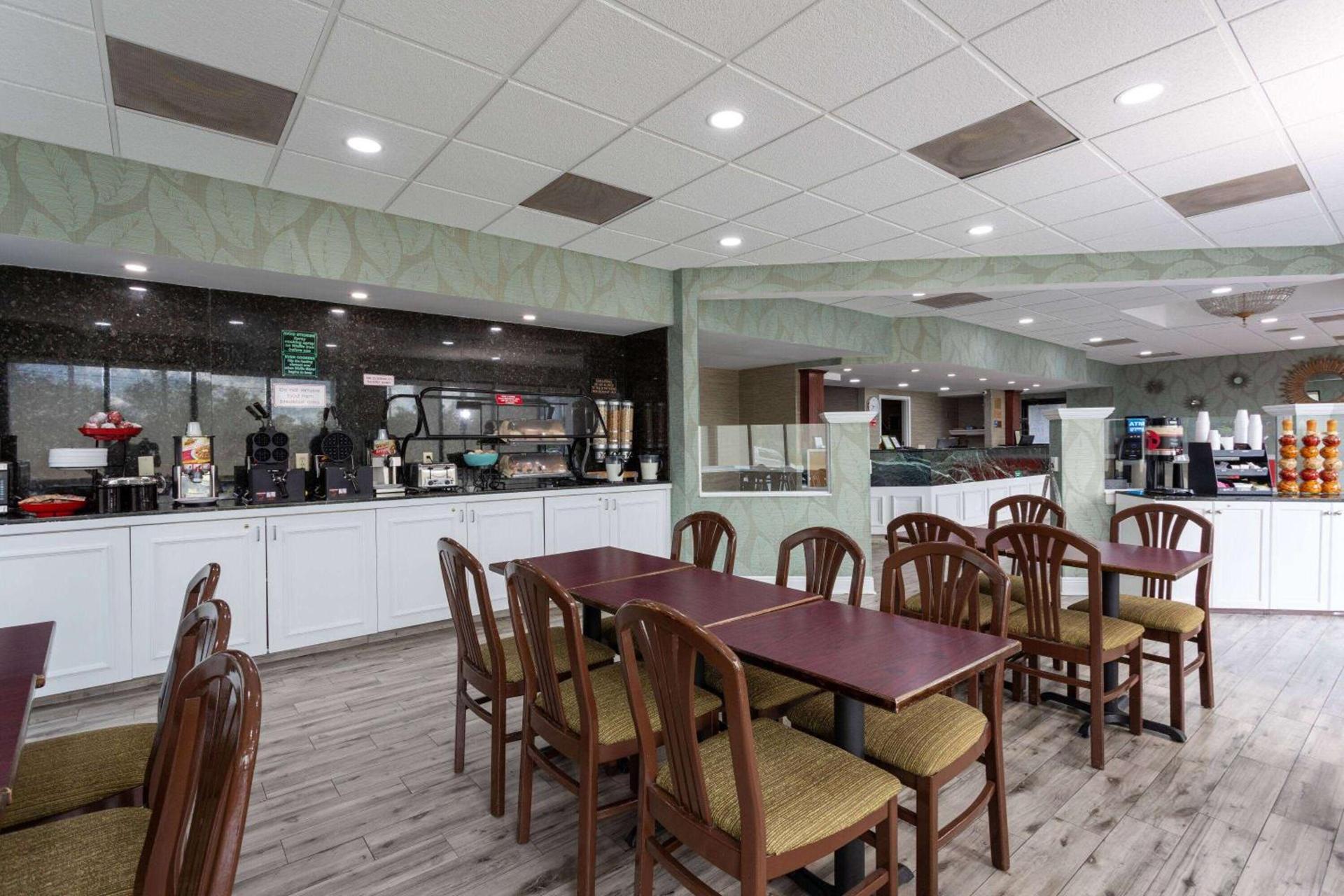 Ramada by Wyndham Altamonte Springs Near I-4 photo 5