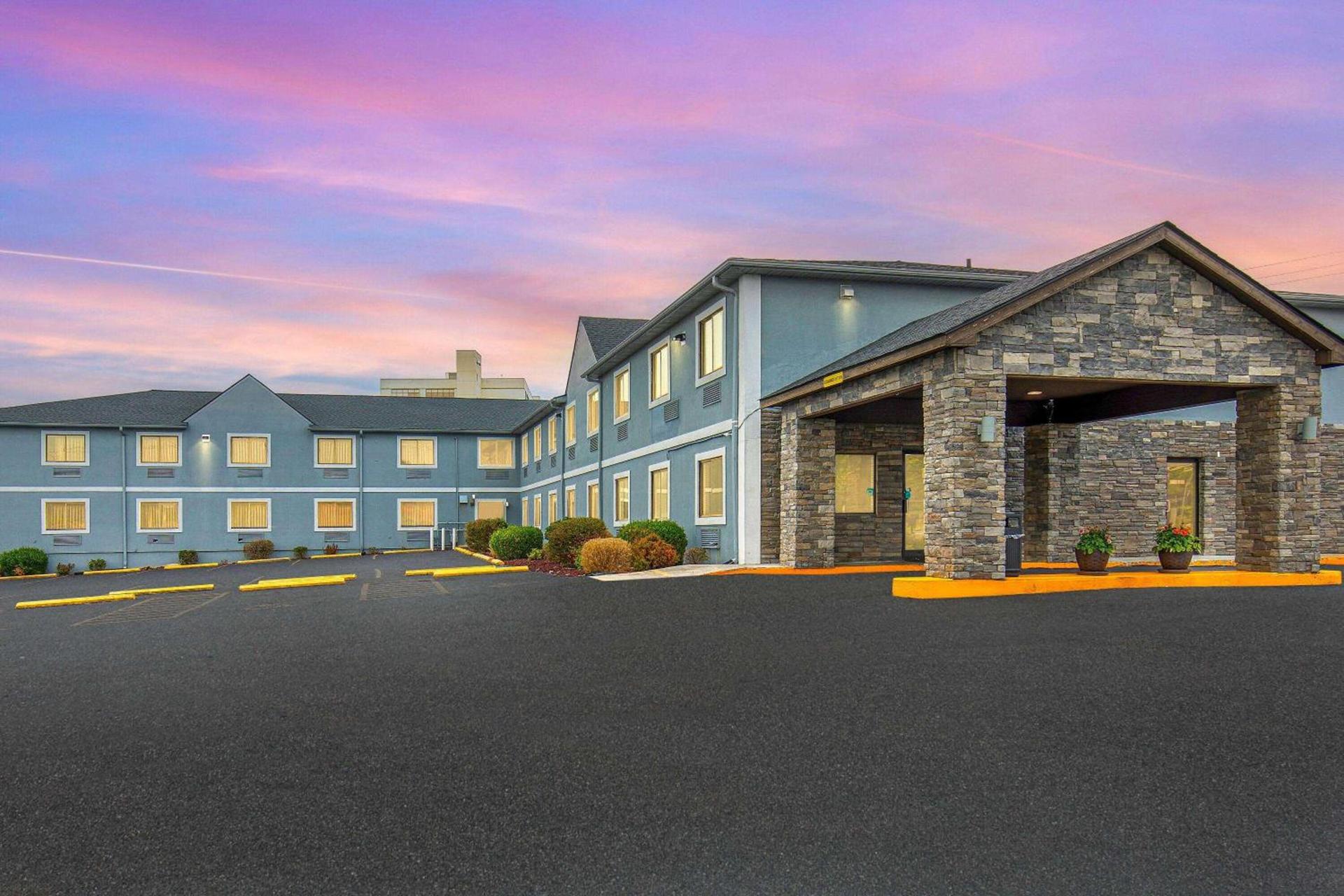 Super 8 by Wyndham Somerset photo 3