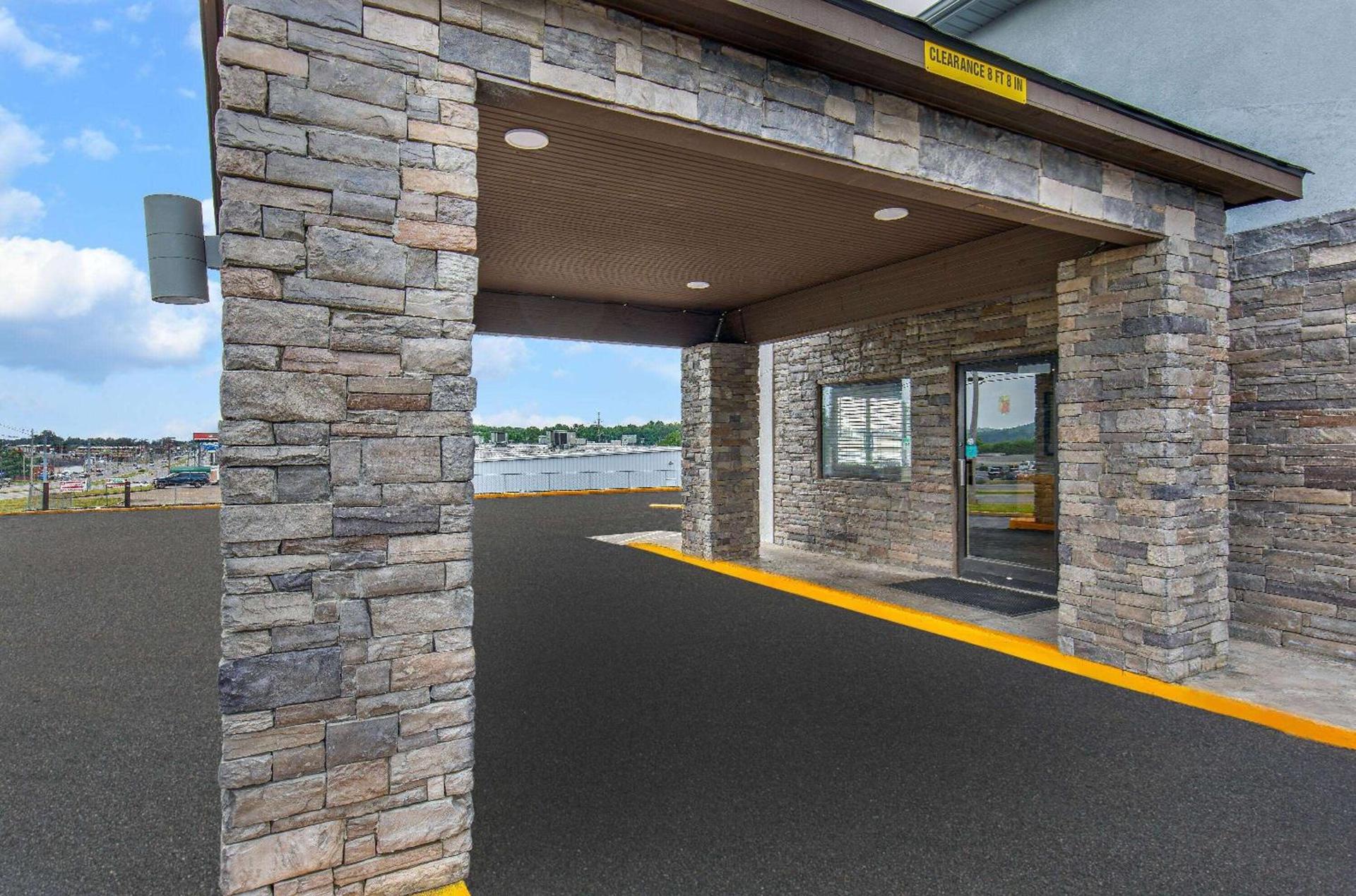 Super 8 by Wyndham Somerset photo 4