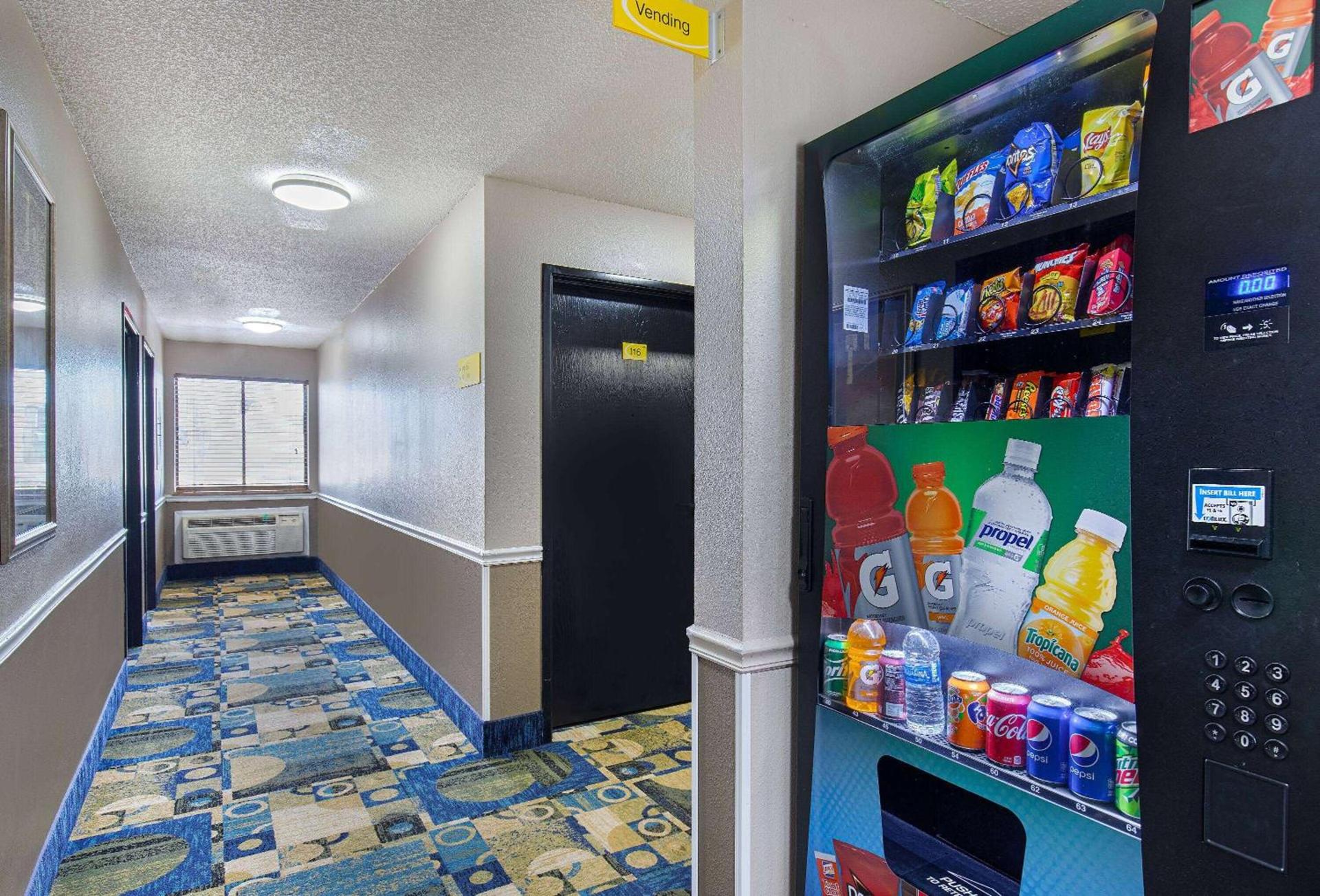 Super 8 by Wyndham Somerset photo 27