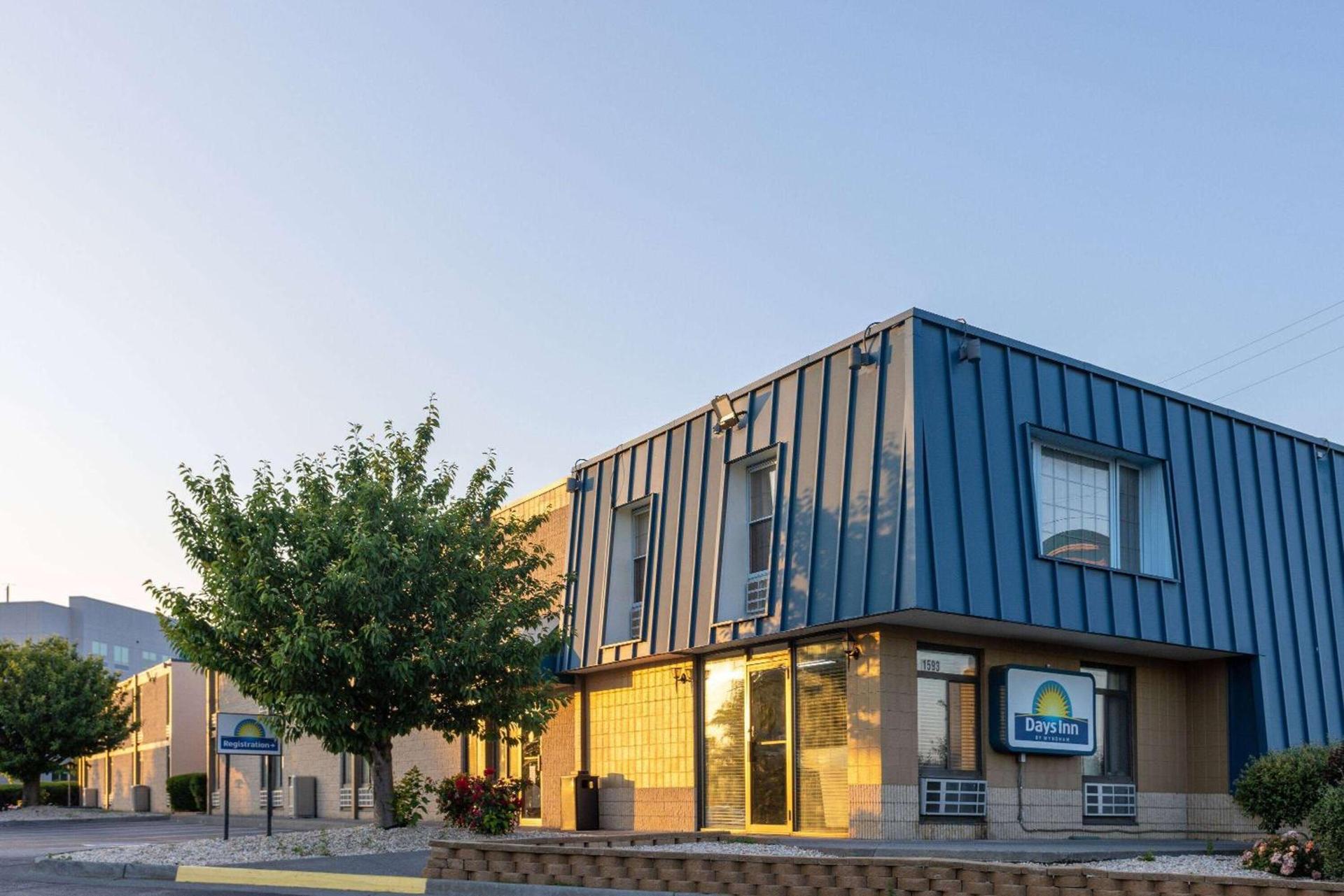 Days Inn by Wyndham Winchester photo 1