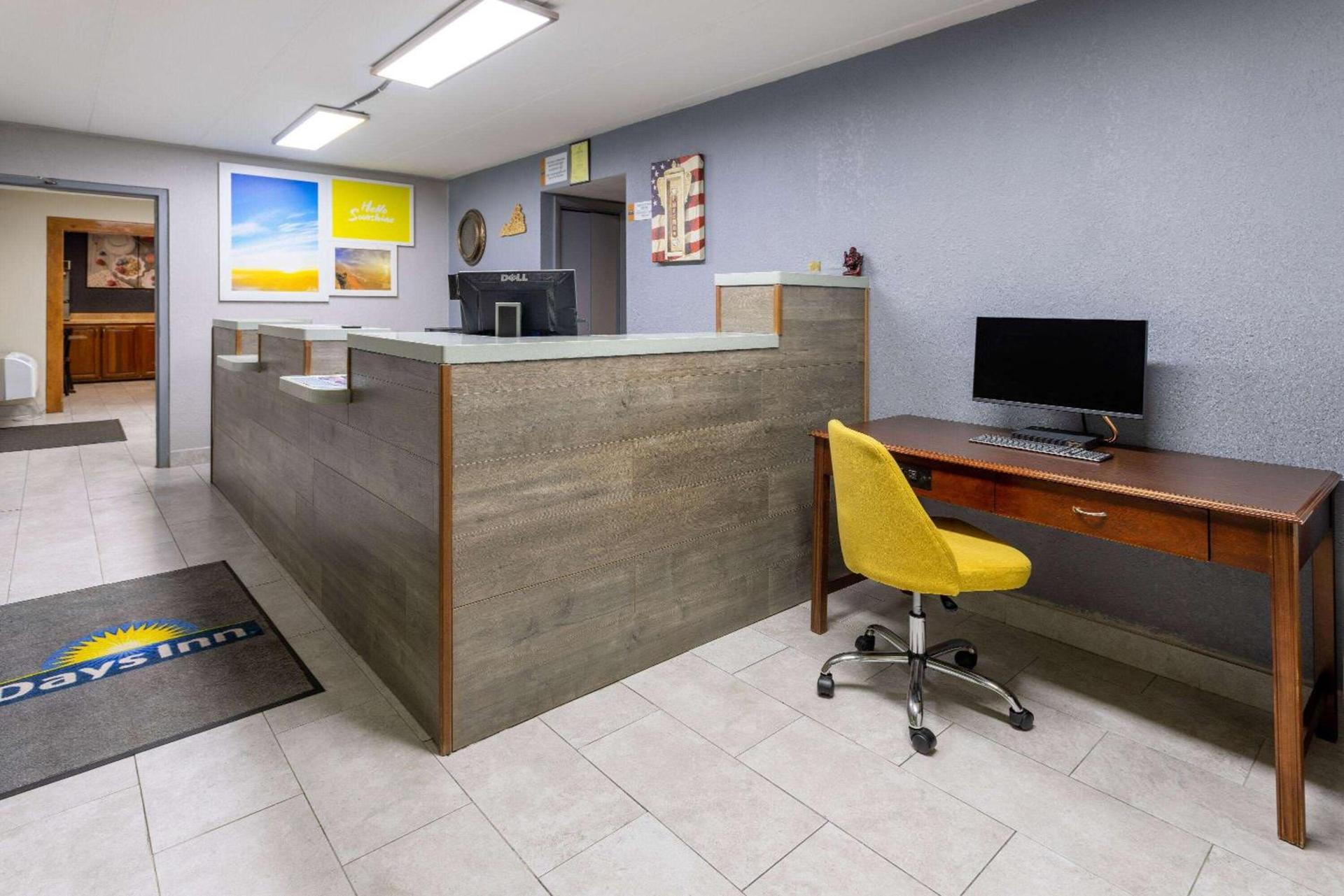 Days Inn by Wyndham Winchester photo 6