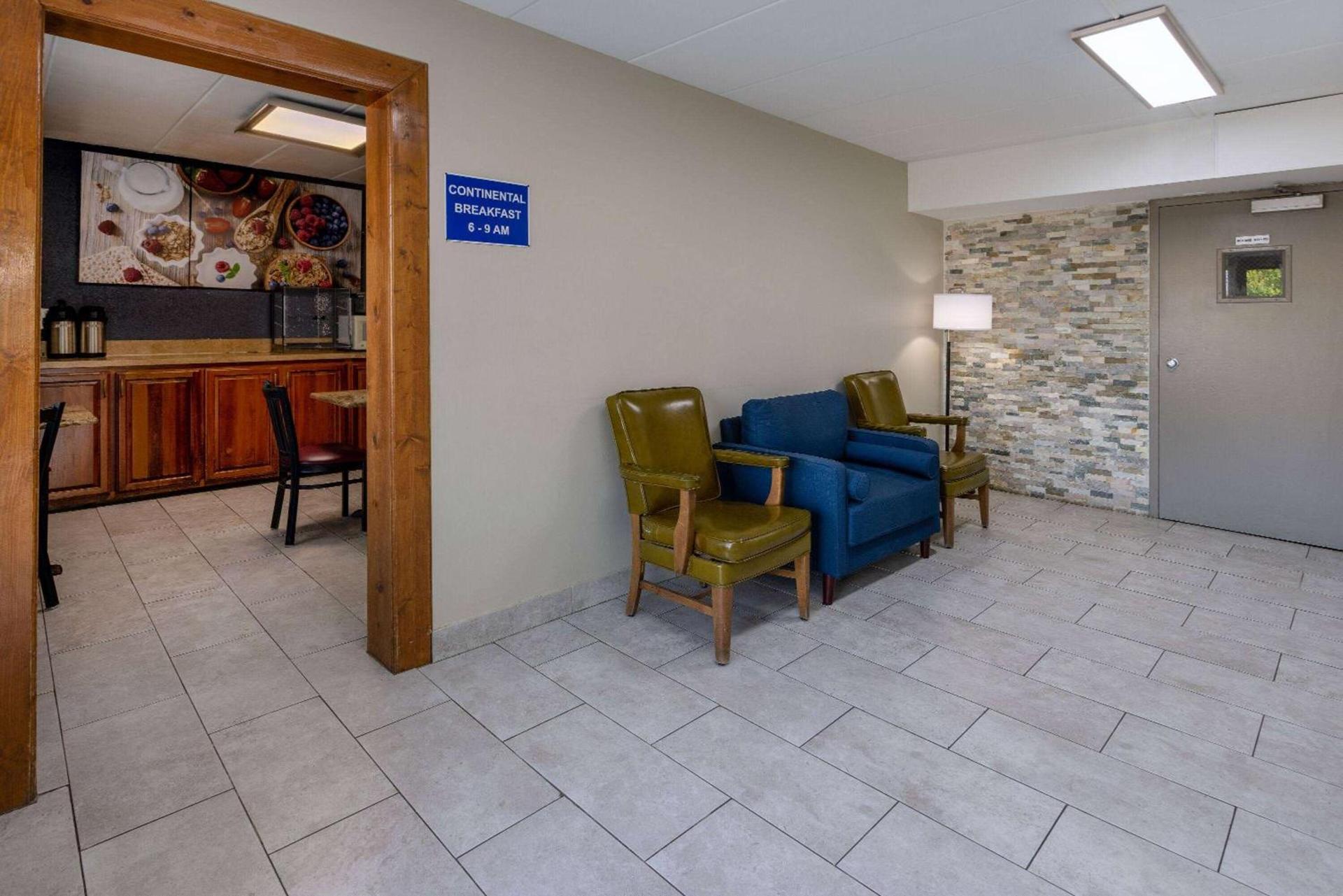 Days Inn by Wyndham Winchester photo 8