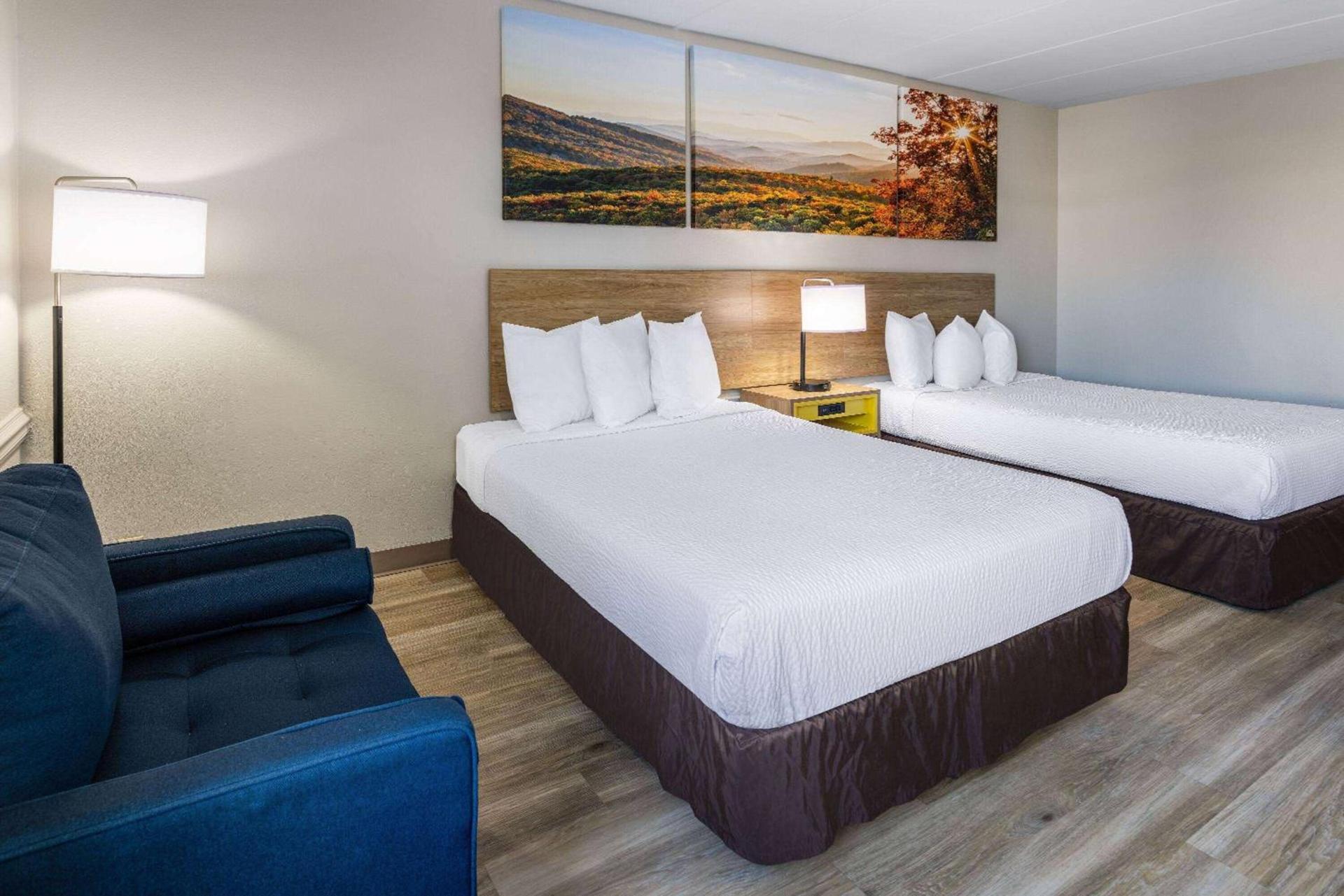 Days Inn by Wyndham Winchester photo 11