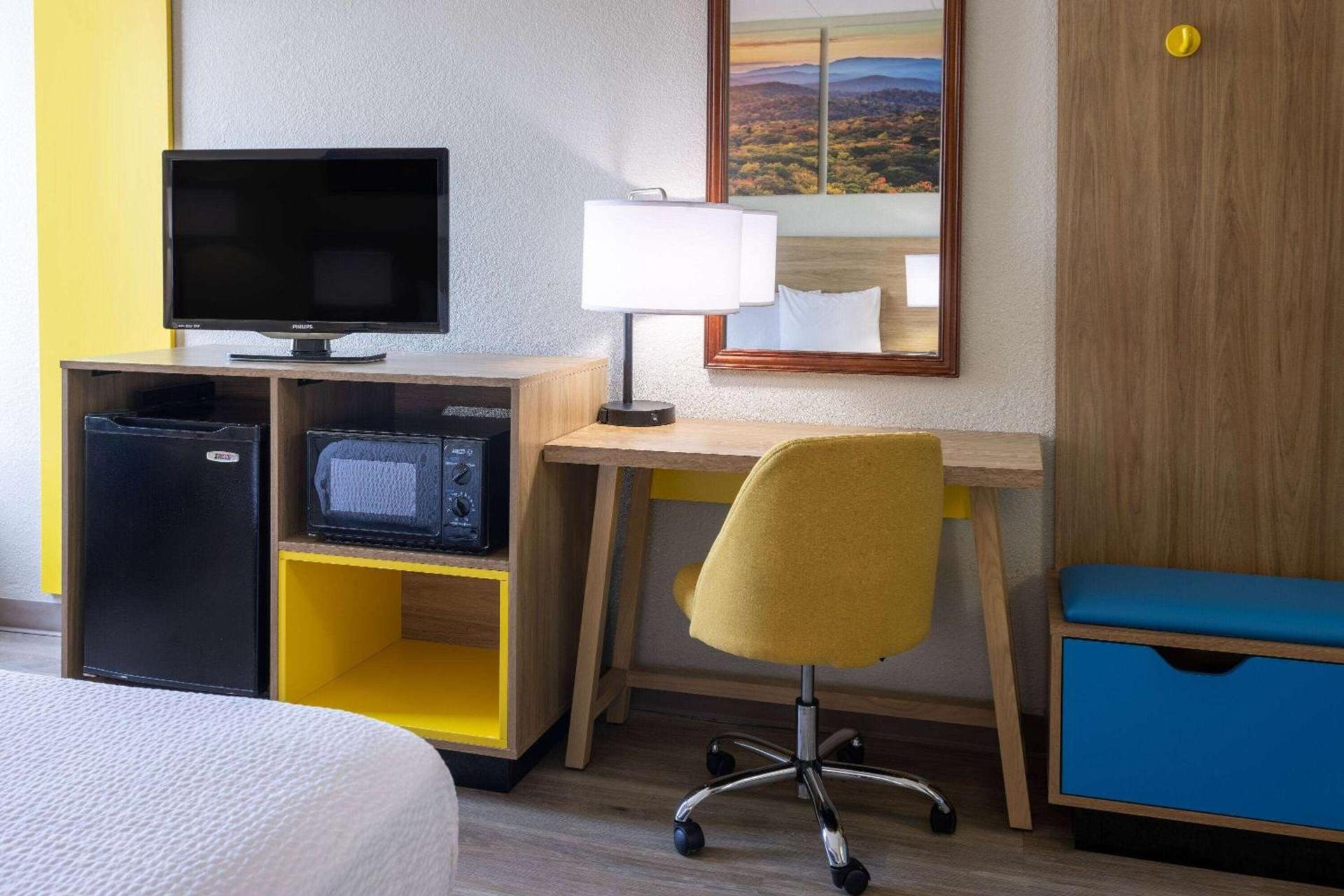 Days Inn by Wyndham Winchester photo 18