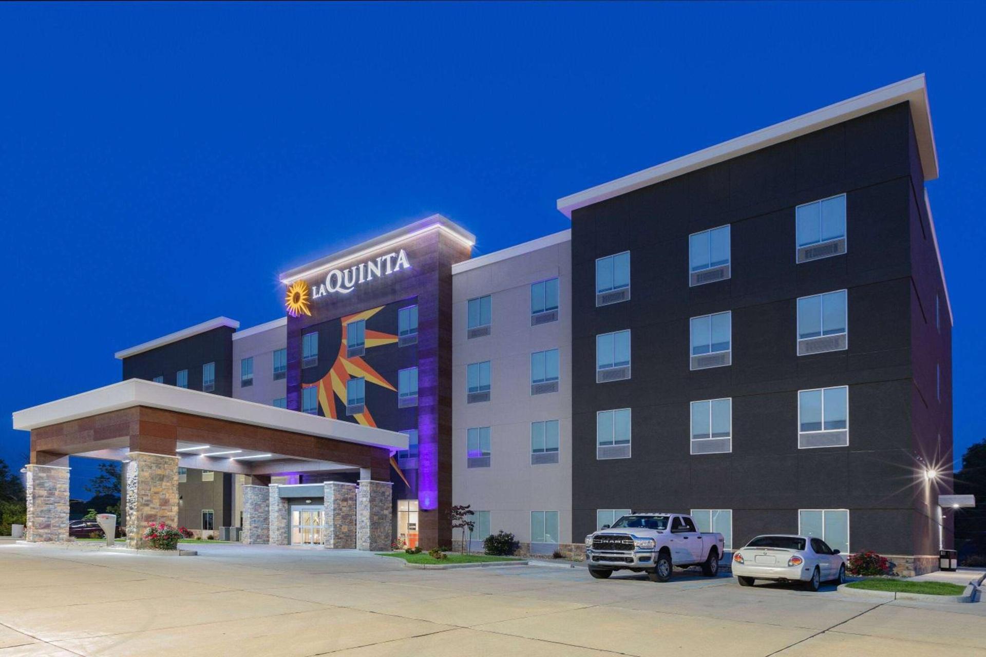 La Quinta Inn & Suites by Wyndham Jackson-Cape Girardeau photo 4