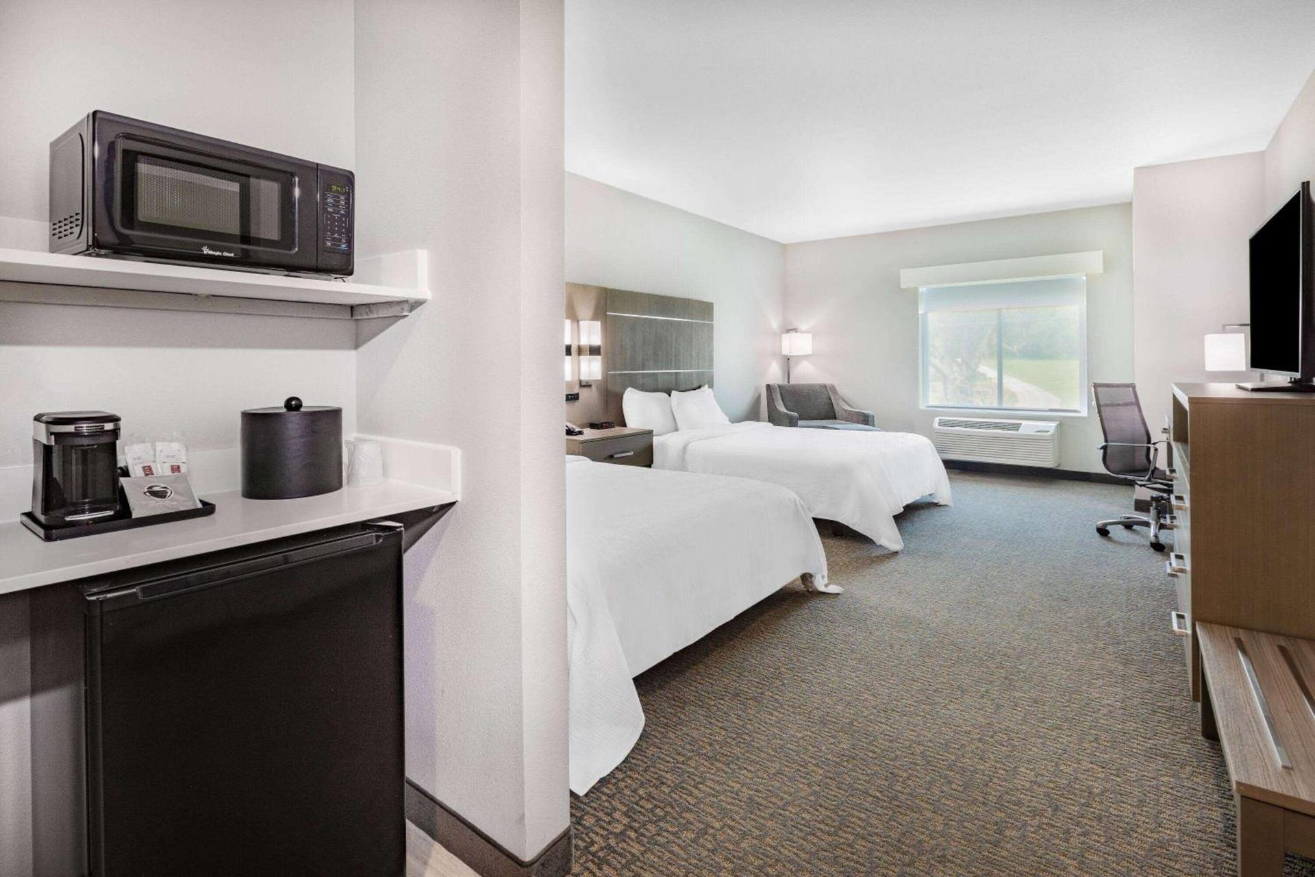 La Quinta Inn & Suites by Wyndham Jackson-Cape Girardeau photo 14