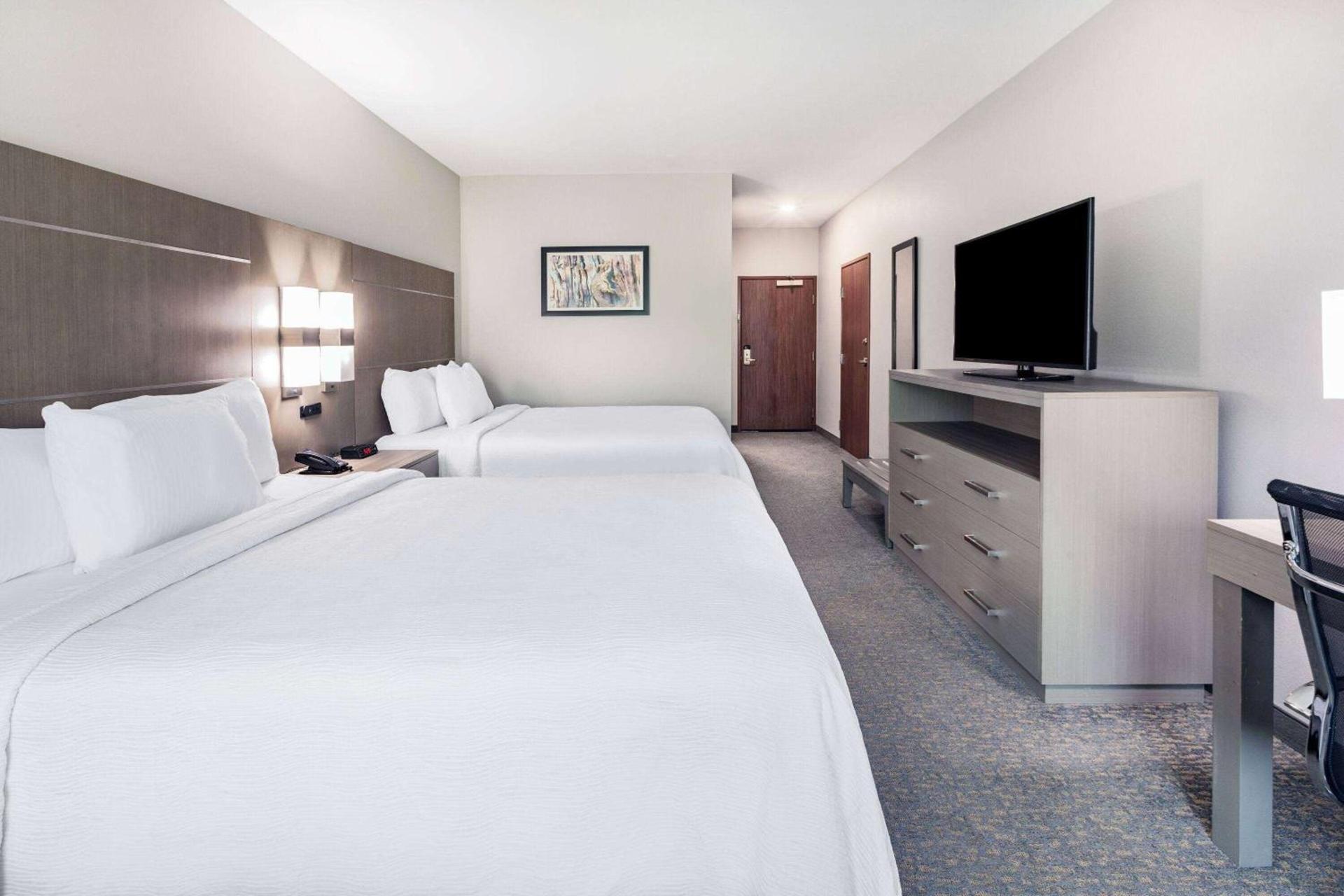 La Quinta Inn & Suites by Wyndham Jackson-Cape Girardeau photo 20