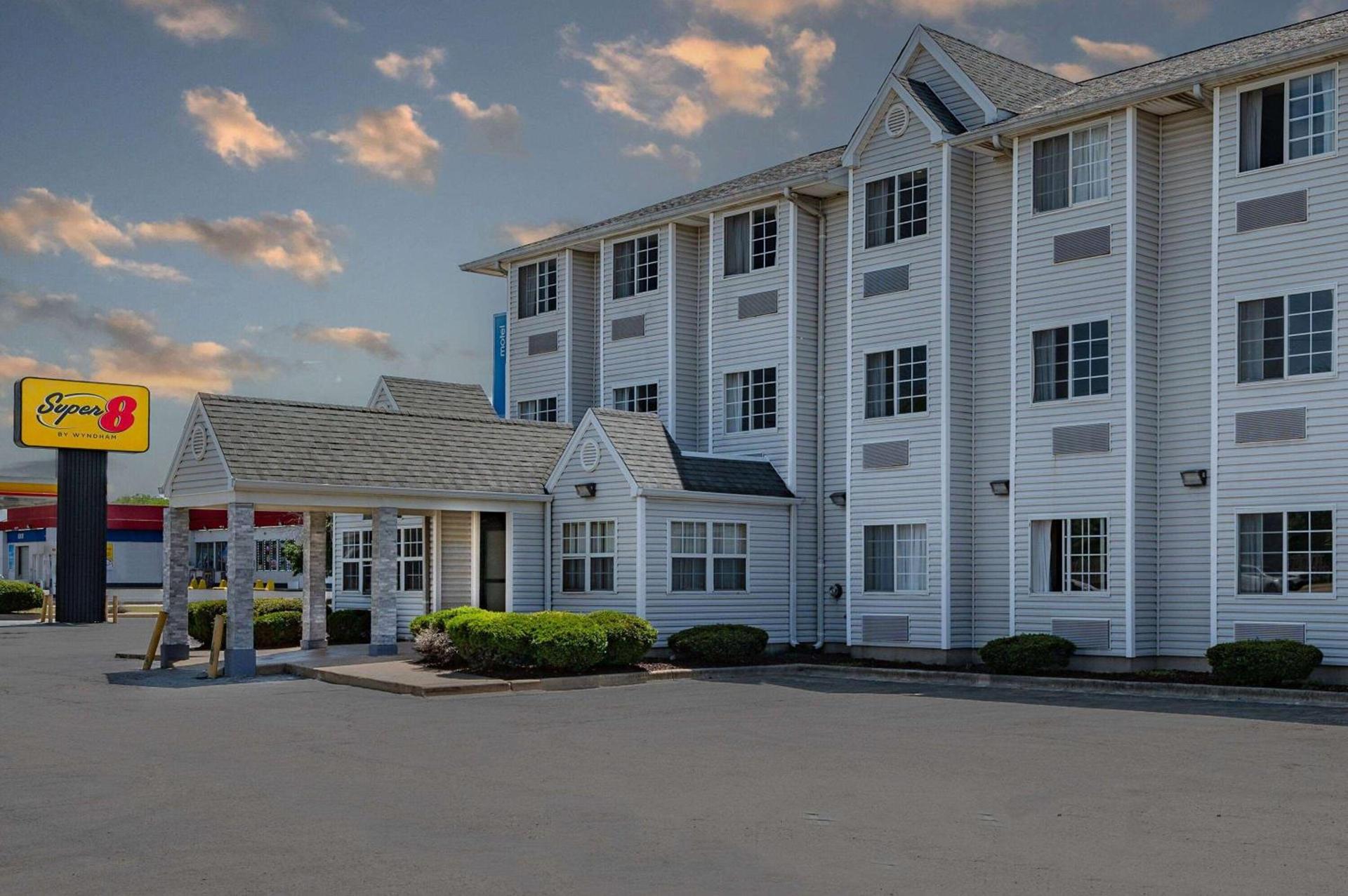 Super 8 by Wyndham Joliet photo 4