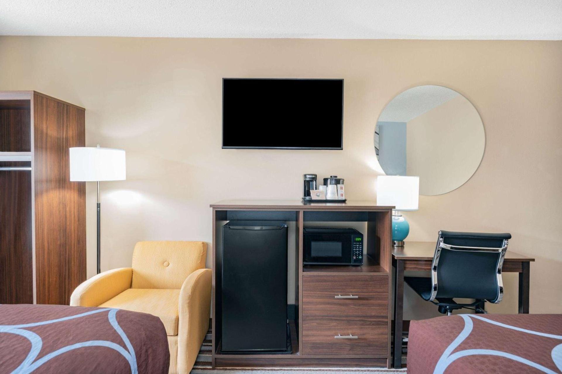Super 8 by Wyndham Joliet photo 23