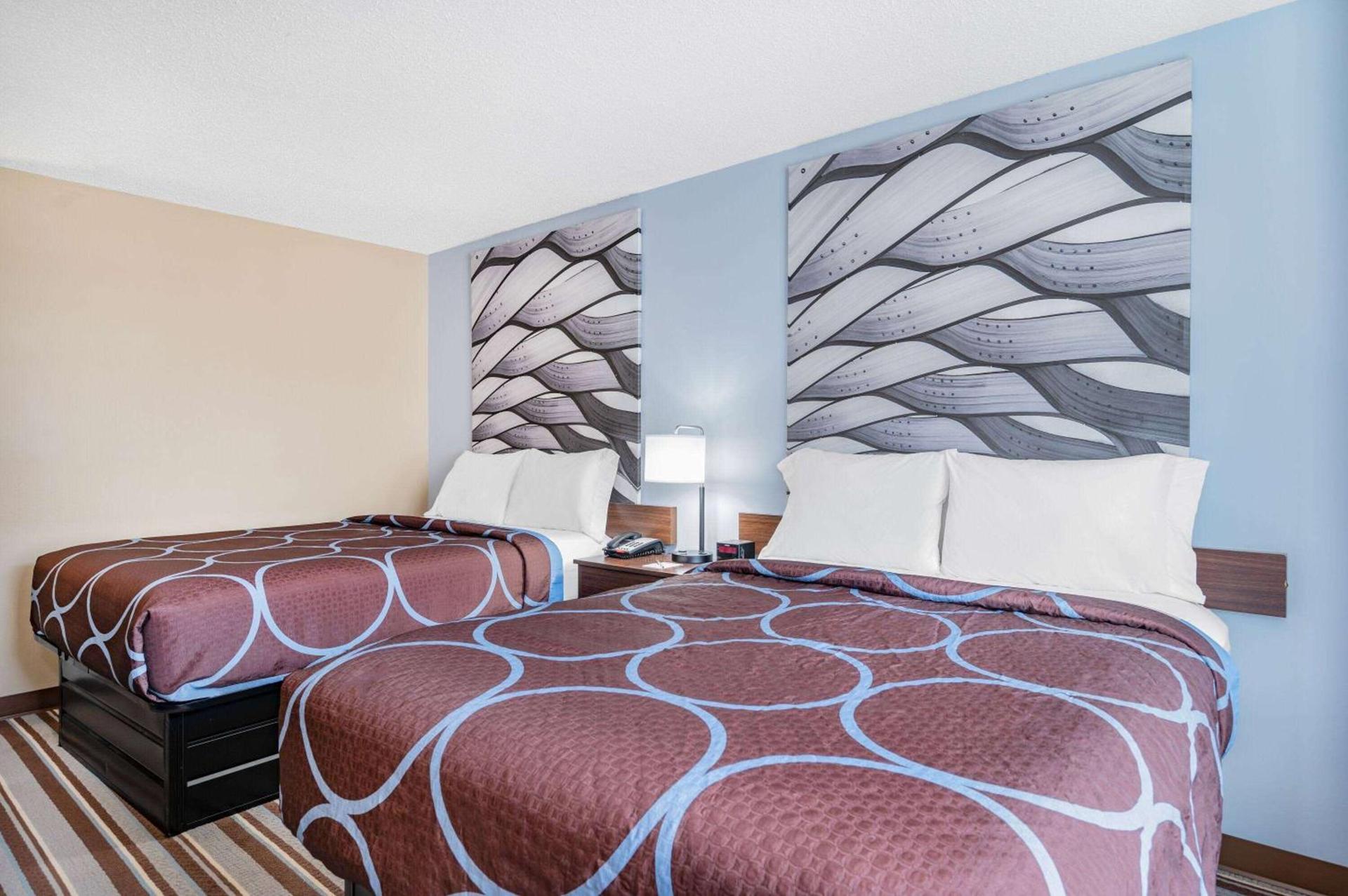 Super 8 by Wyndham Joliet photo 25