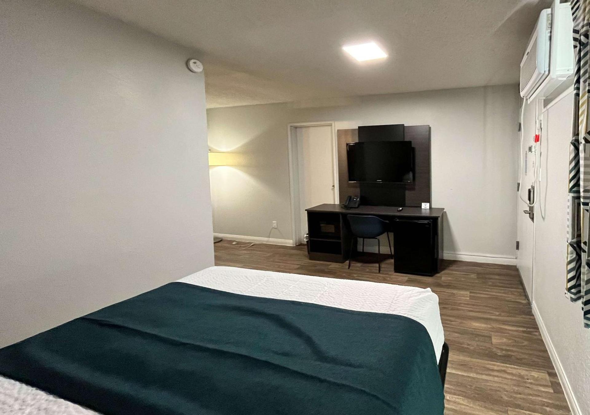 Motel 6 Las Vegas NV Downtown Fremont St photo 5