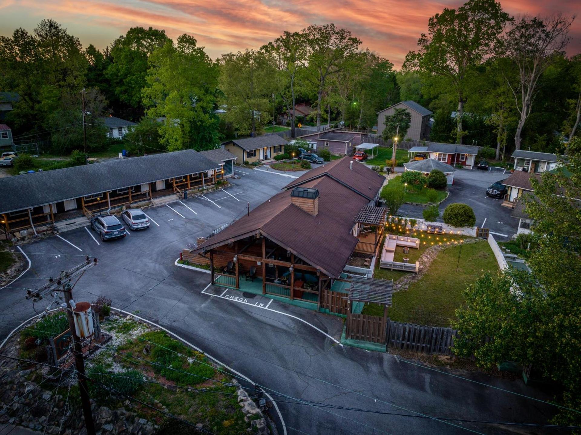 CedarWood Inn photo 11