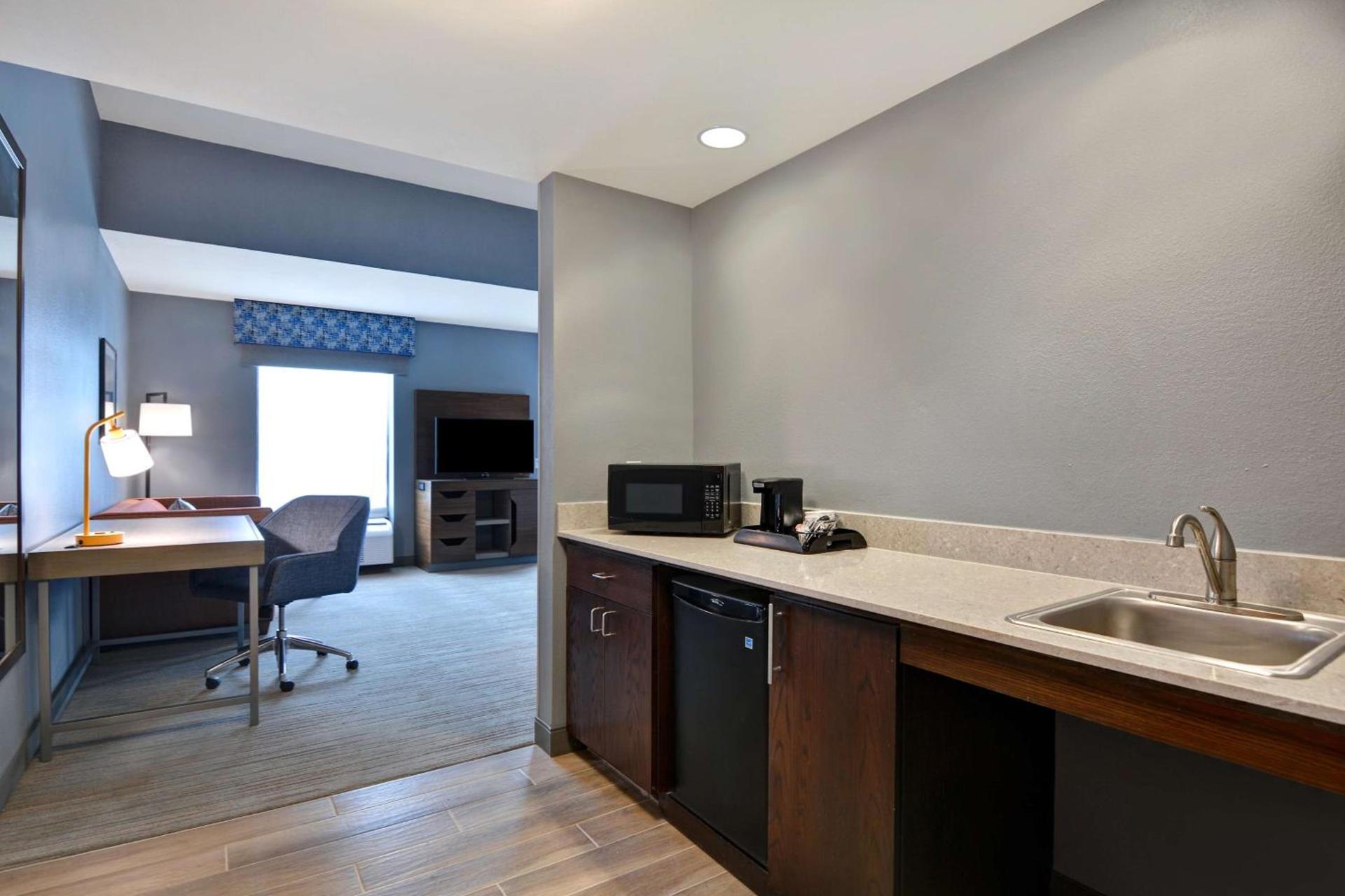 Hampton Inn & Suites Clearwater St Petersburg Ulmerton Road FL photo 11