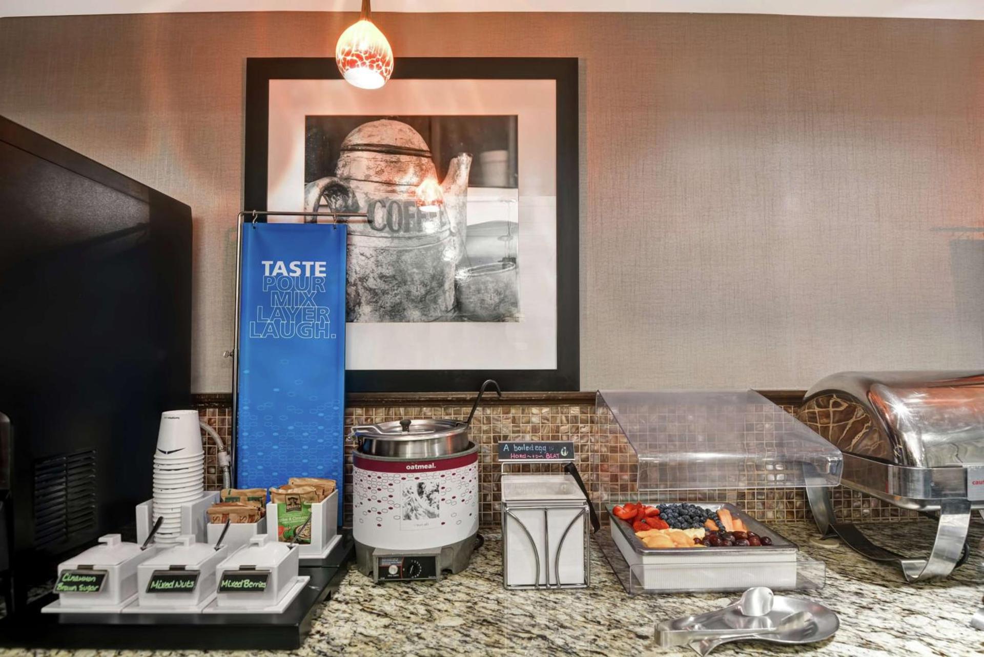 Hampton Inn Charlotte-Gastonia photo 16