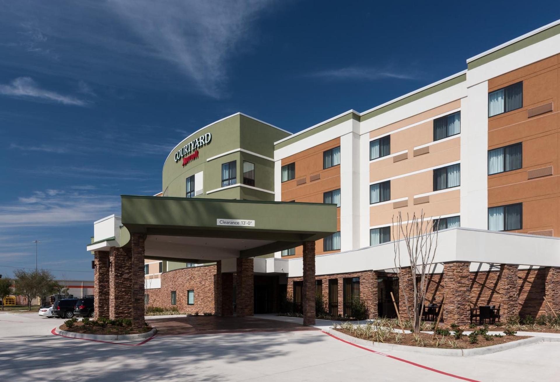 Courtyard by Marriott Houston North/Shenandoah photo 2
