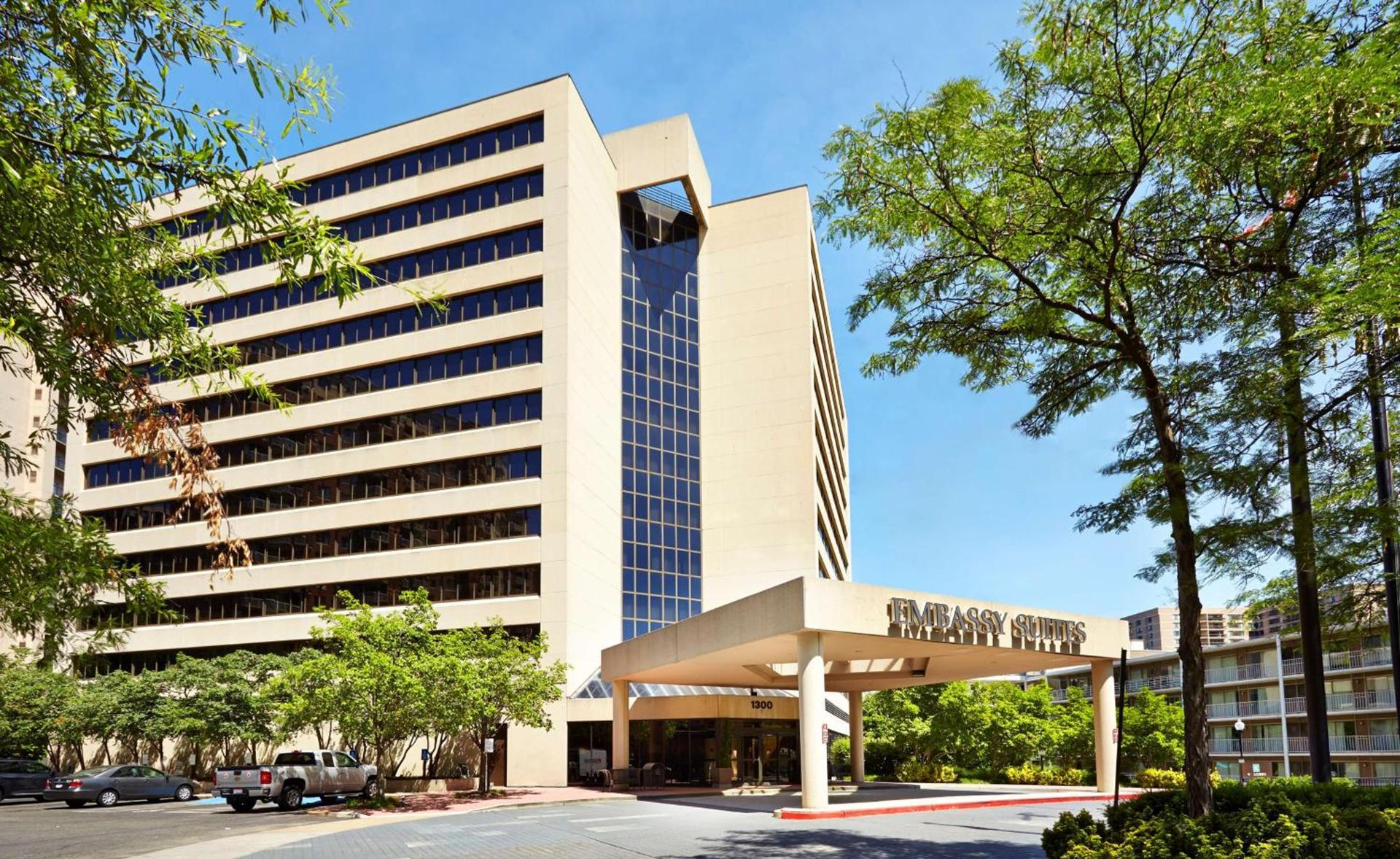 Embassy Suites by Hilton Crystal City National Airport photo 2