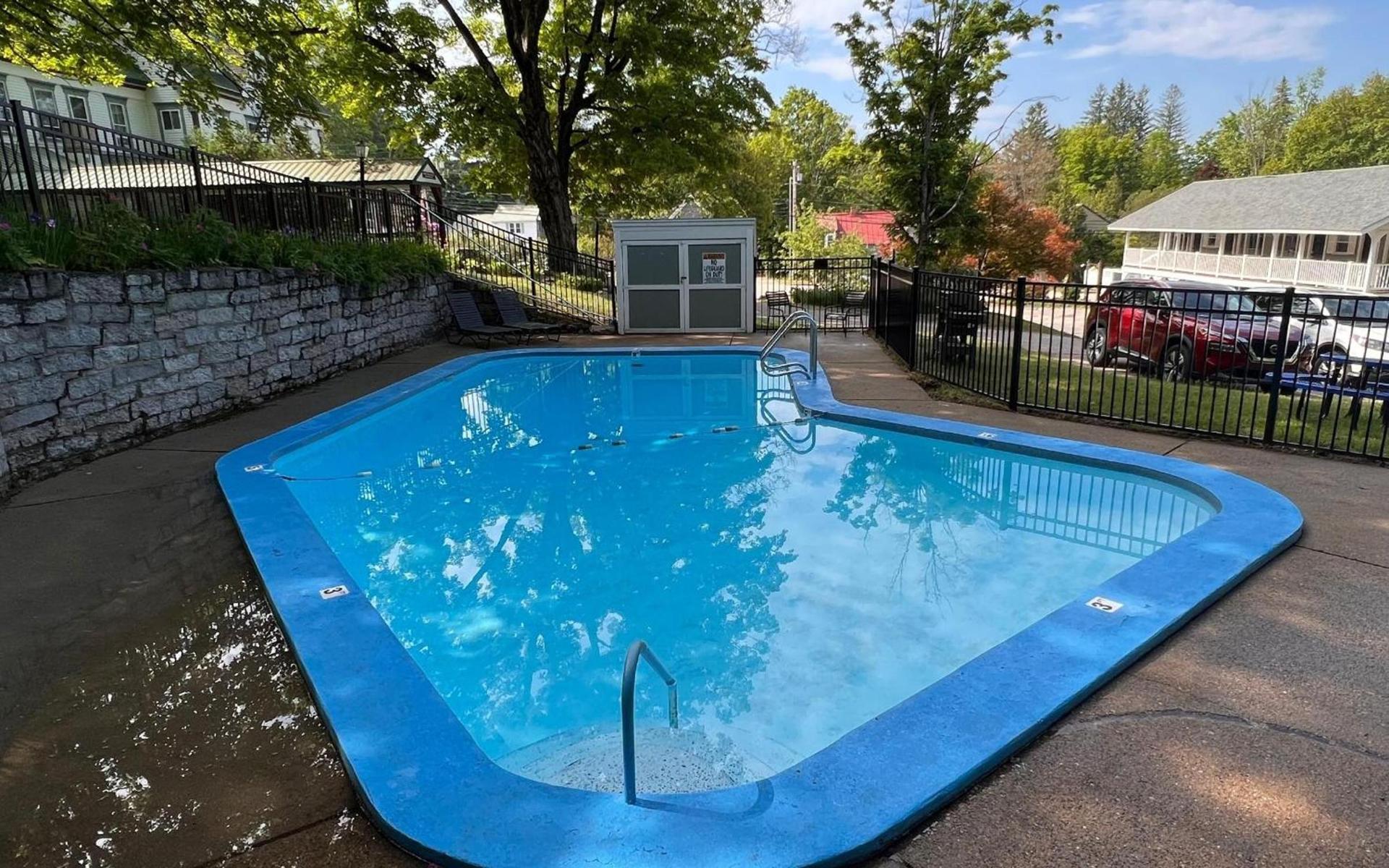 Village Place — hotel in Conway