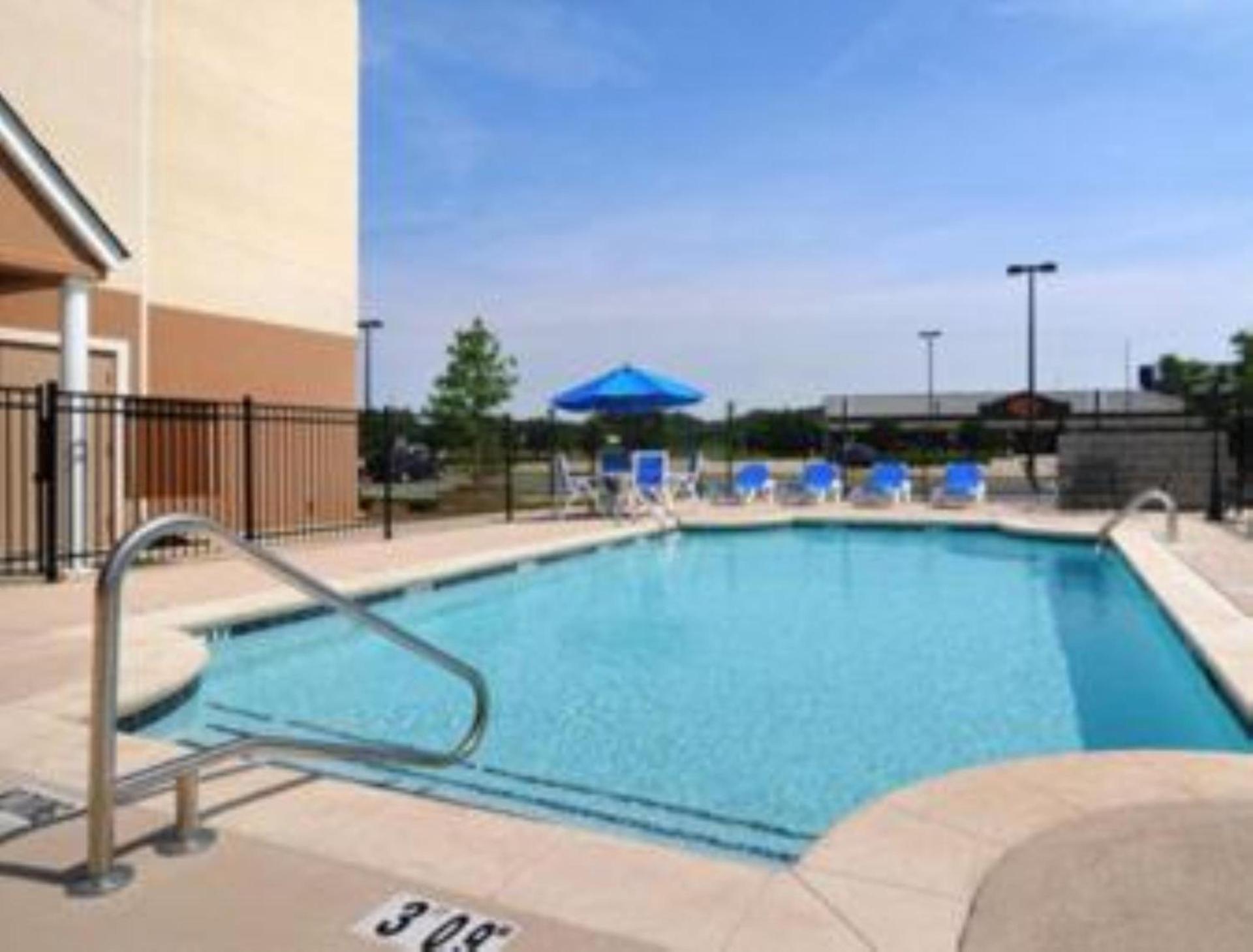 Microtel by Wyndham Perry National Fairground Area I-75 photo 2