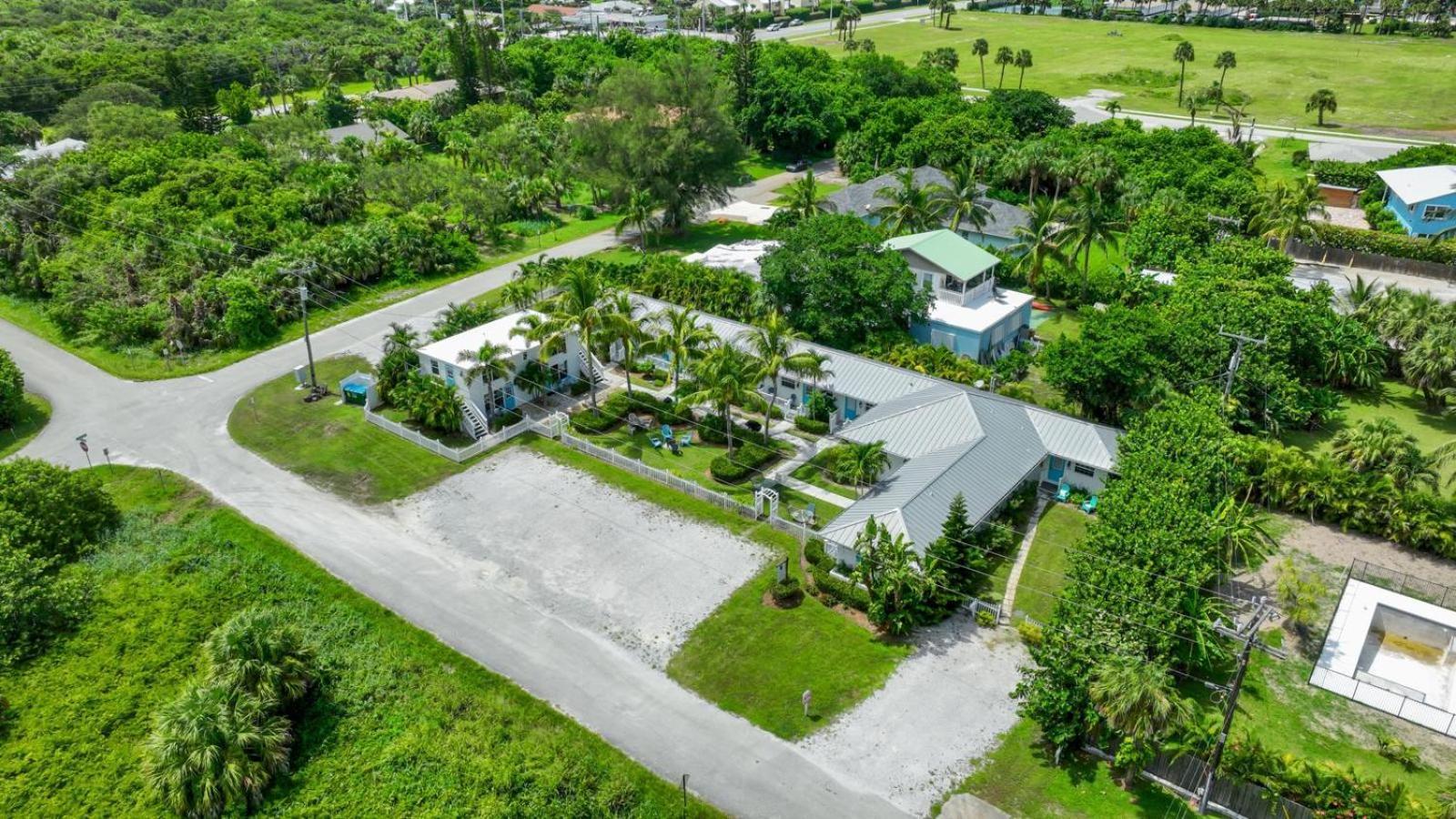 Seahorse Beach Bungalows photo 18
