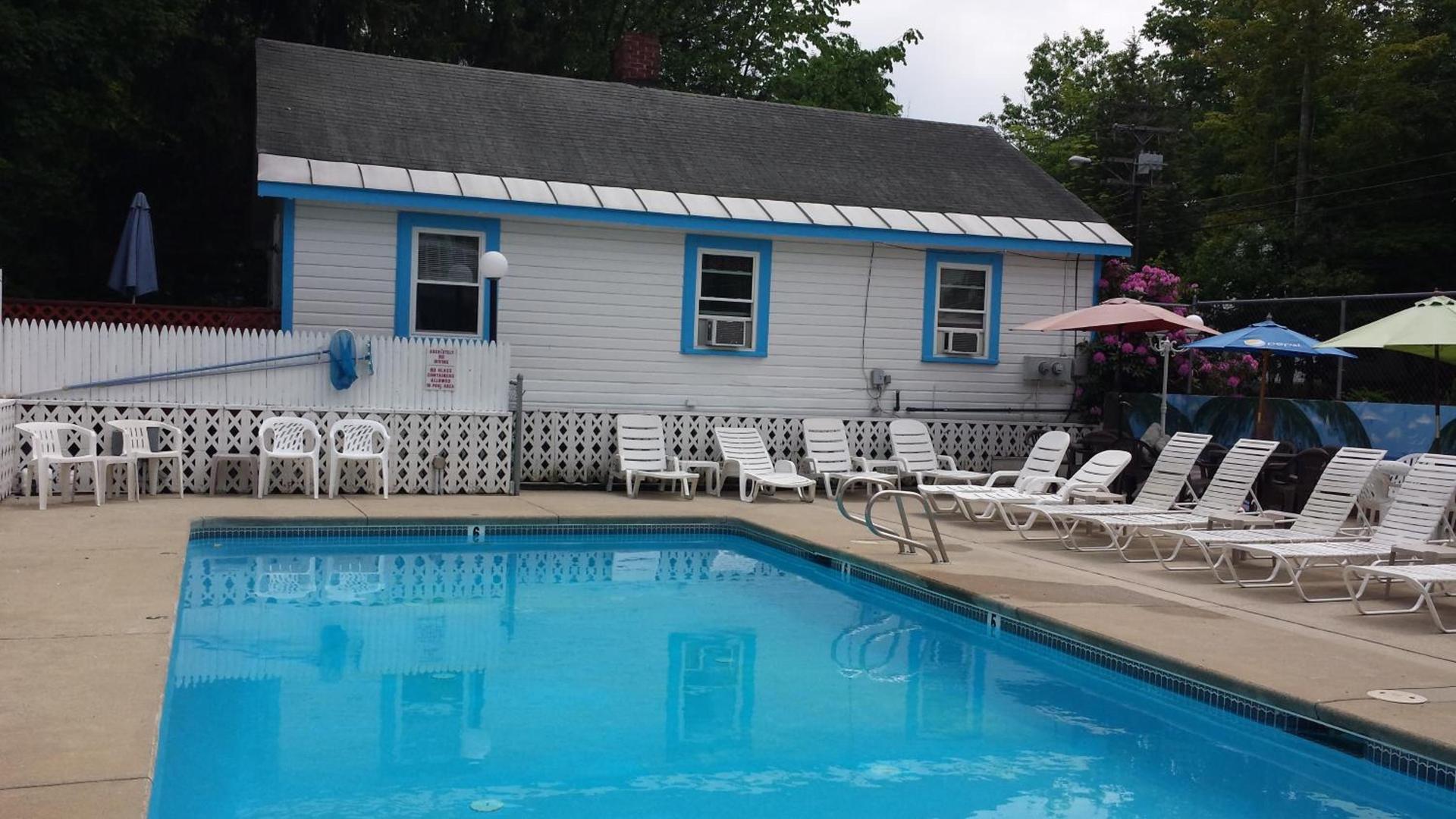 Weirs Beach Motel & Cottages photo 11