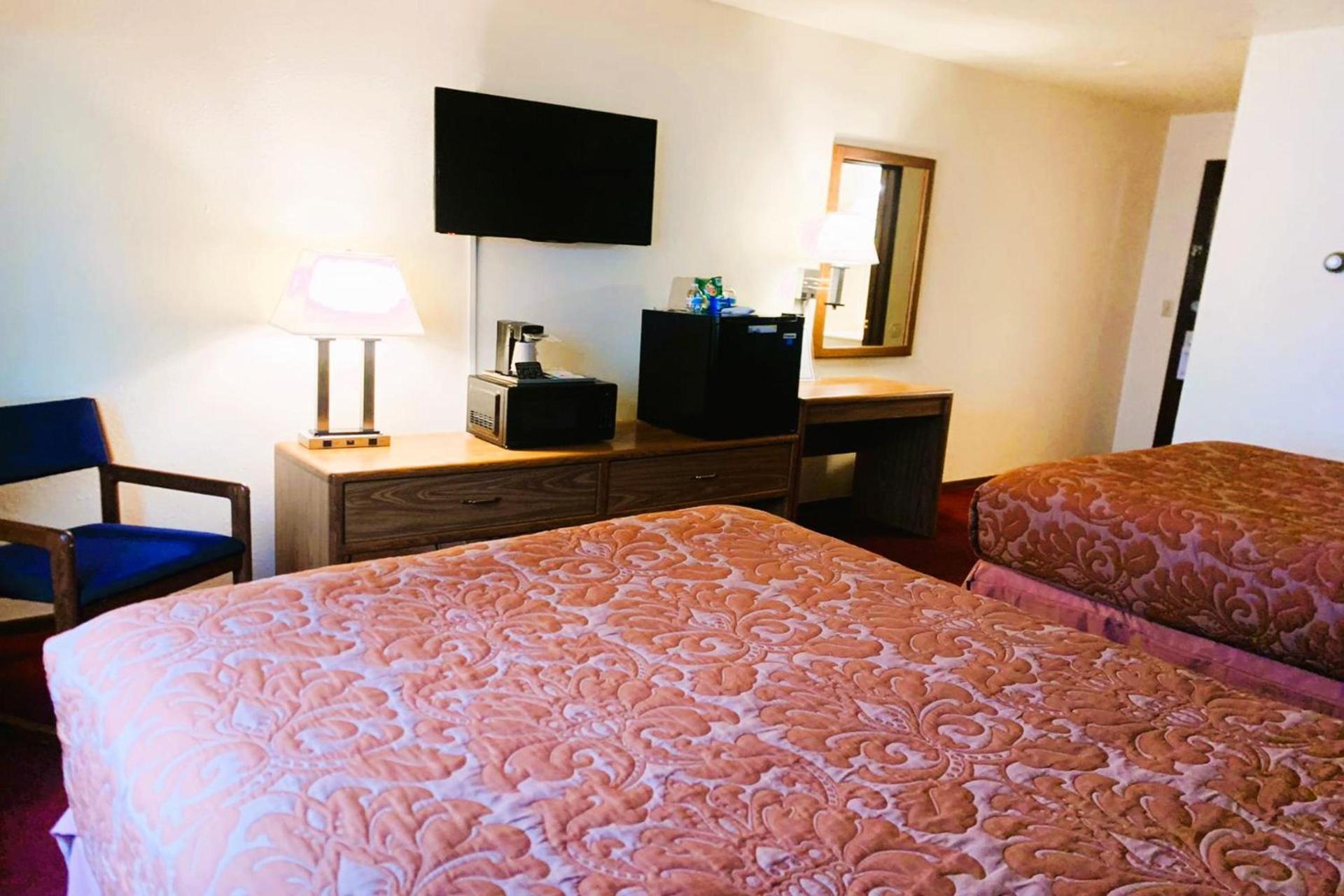 Love Hotels Staples by OYO at HWY 10 MN photo 34