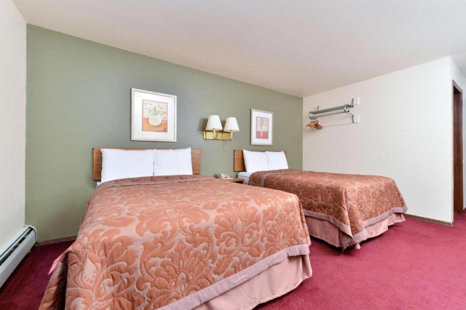 Love Hotels Staples by OYO at HWY 10 MN photo 36