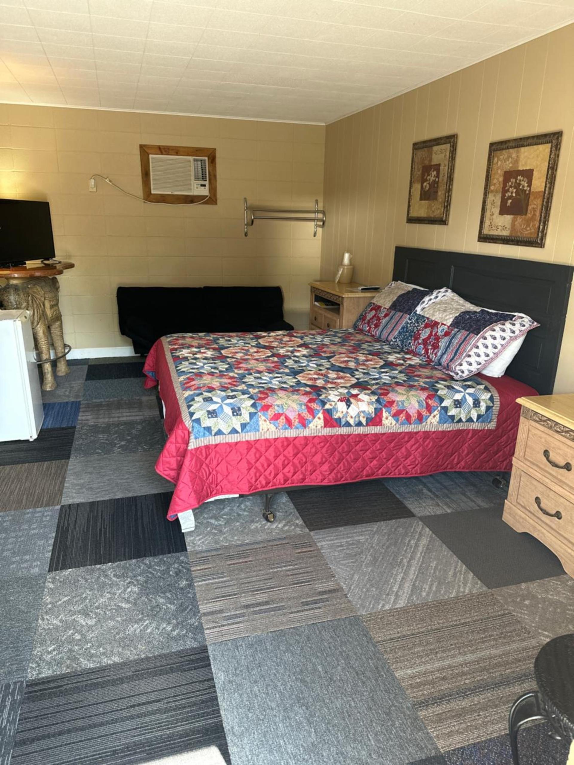 Sportsman's Lodge photo 21