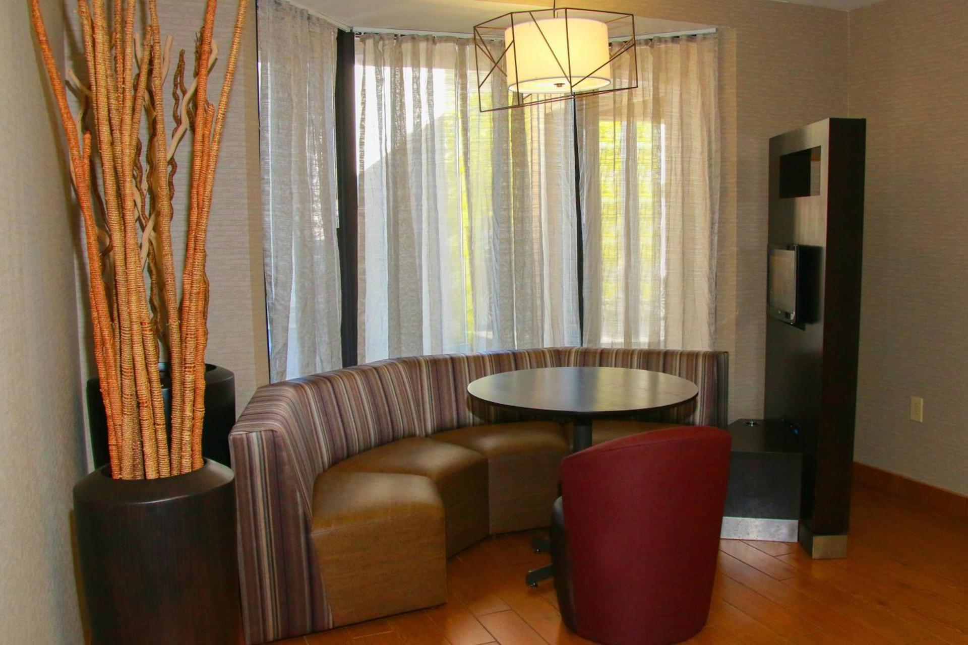 Courtyard Chesapeake Greenbrier photo 16
