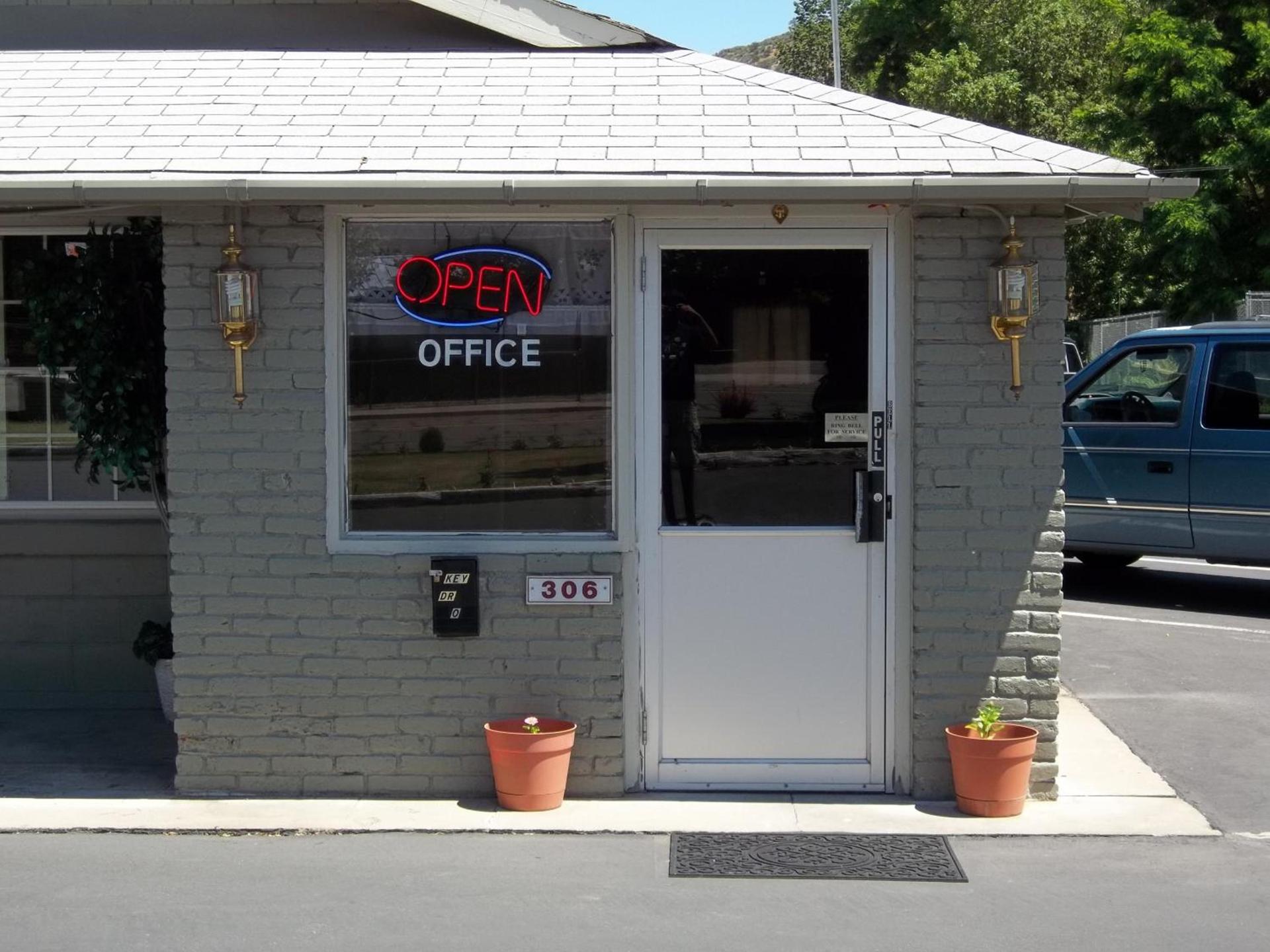 Budget Inn -Yreka photo 77
