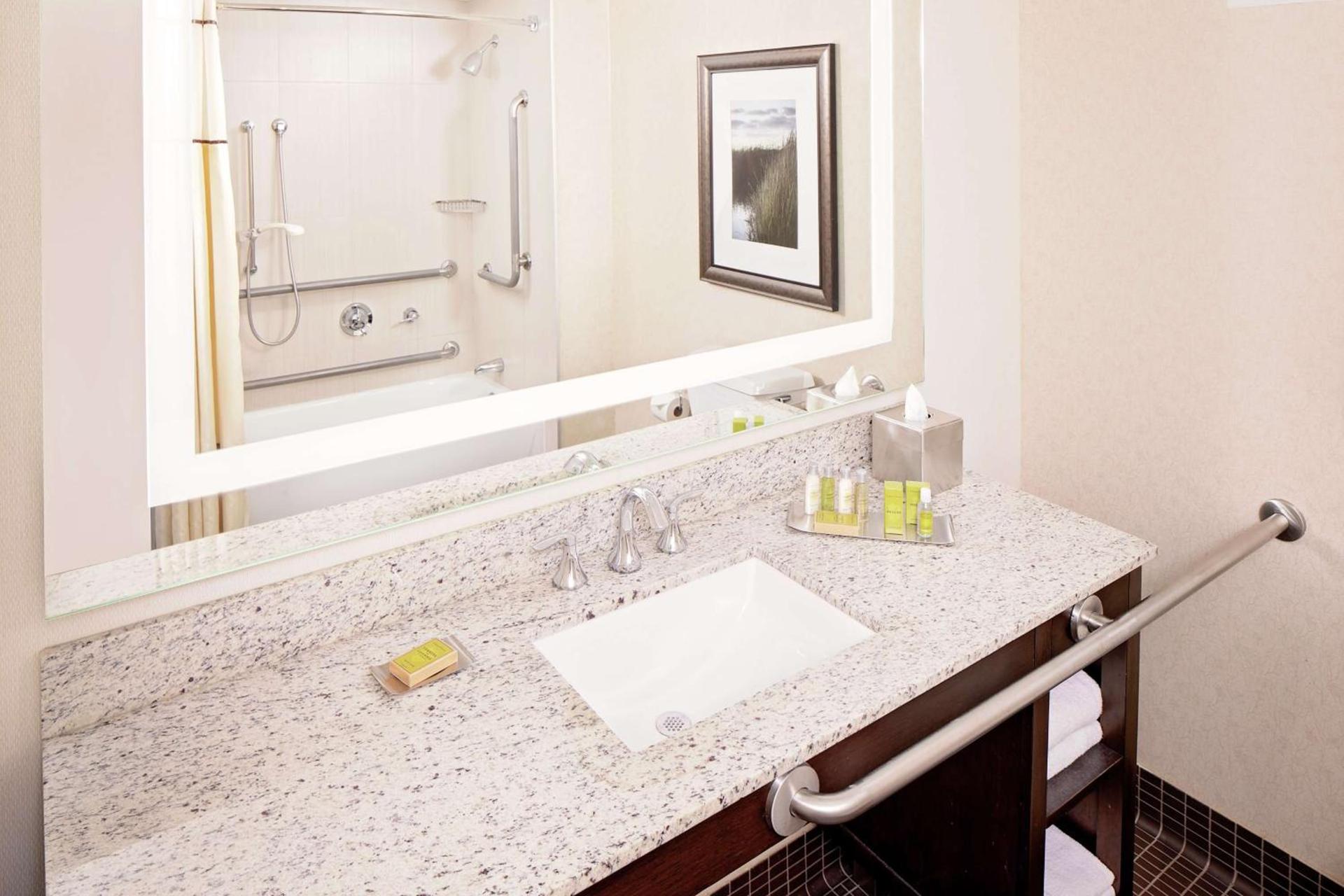 DoubleTree by Hilton Hotel Boston Bayside photo 18