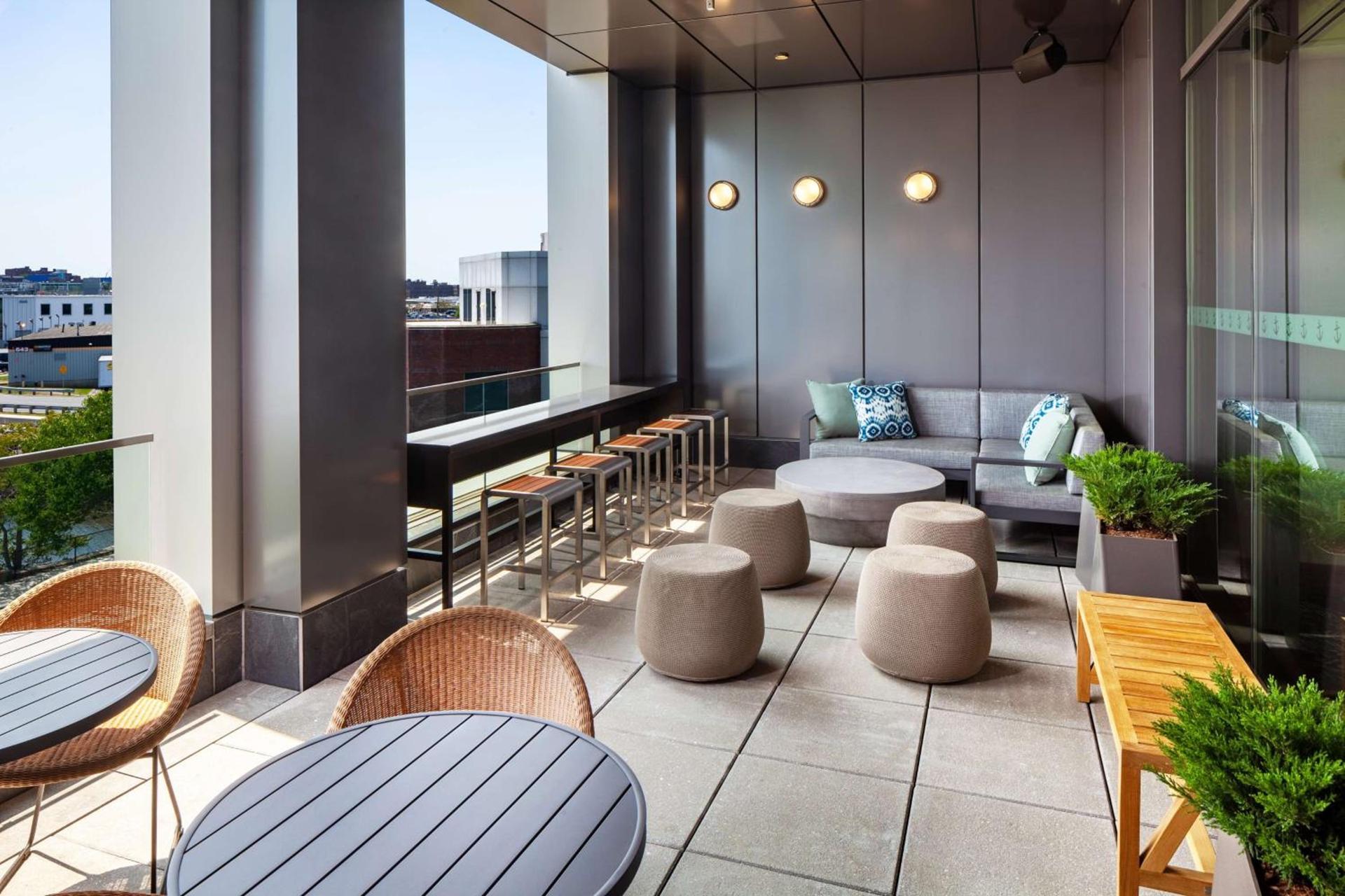 Hampton by Hilton at the Boston Seaport District photo 6