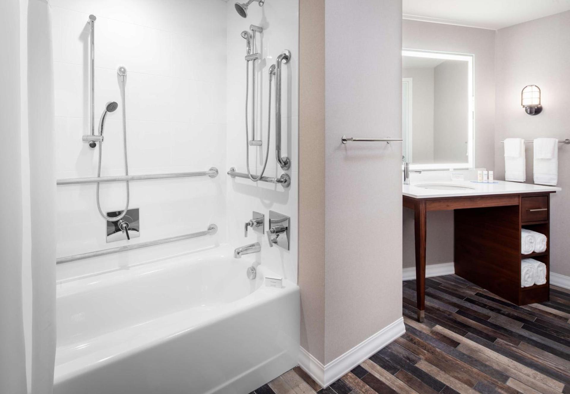 Hampton by Hilton at the Boston Seaport District photo 19