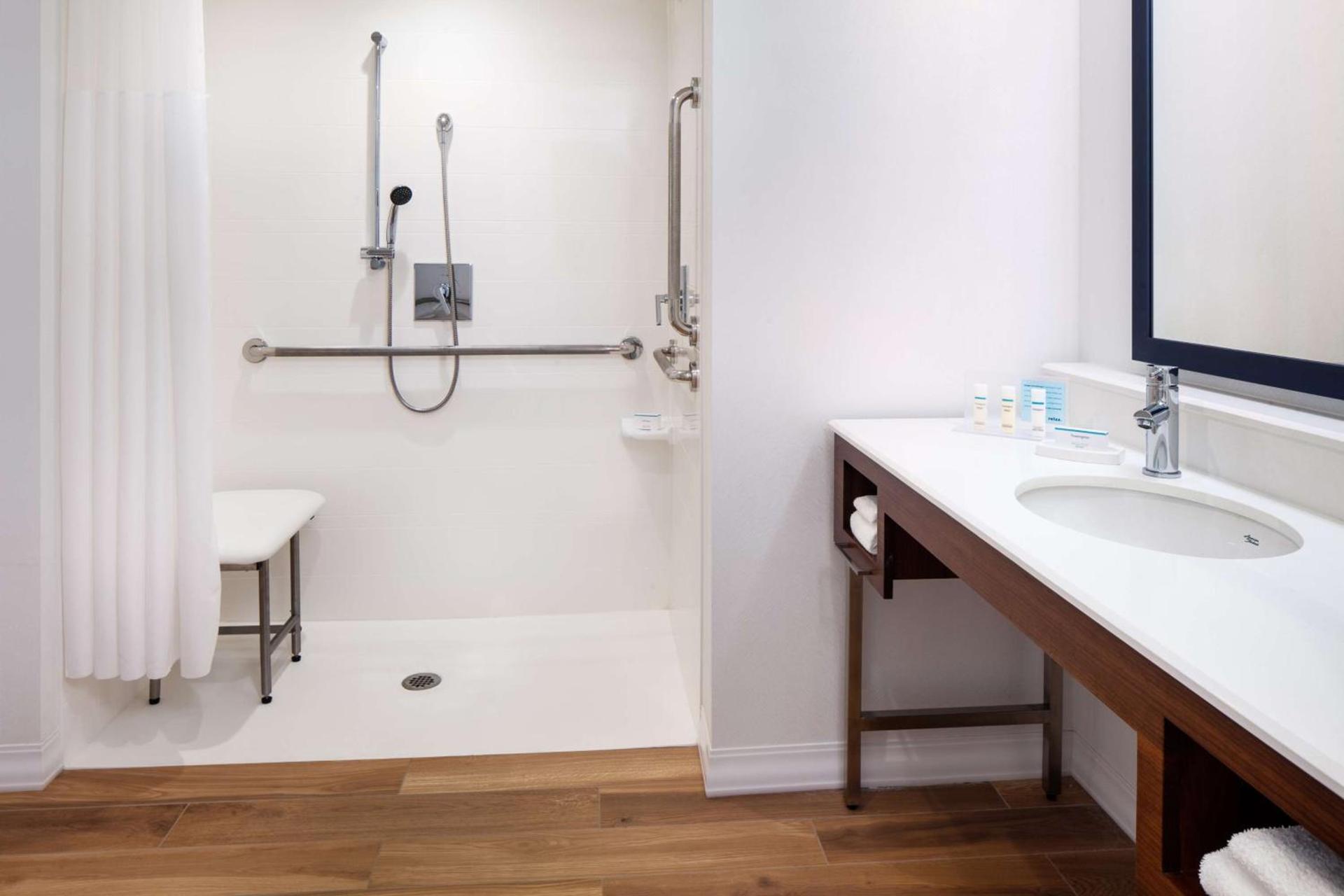Hampton by Hilton at the Boston Seaport District photo 20