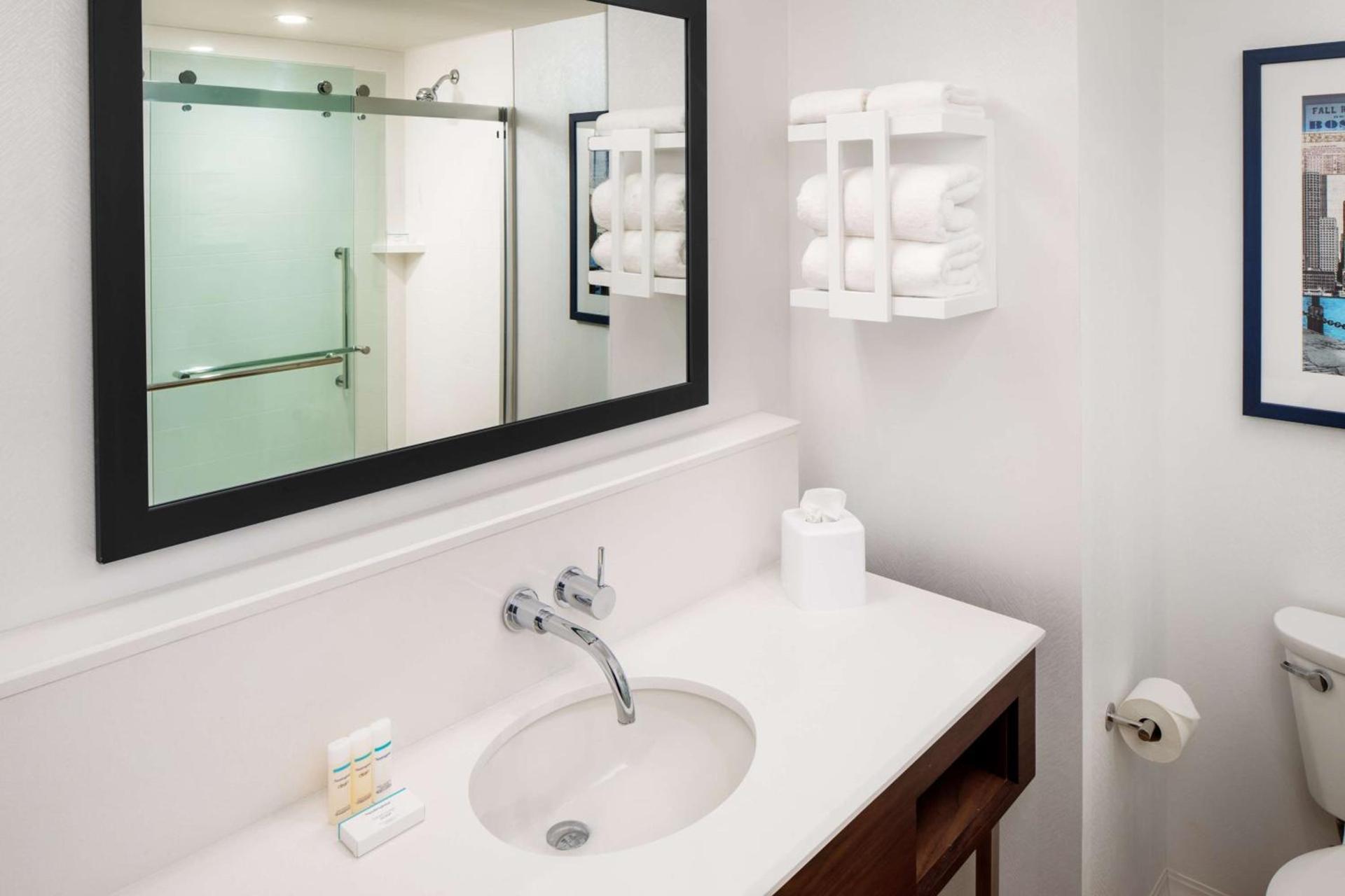 Hampton by Hilton at the Boston Seaport District photo 33