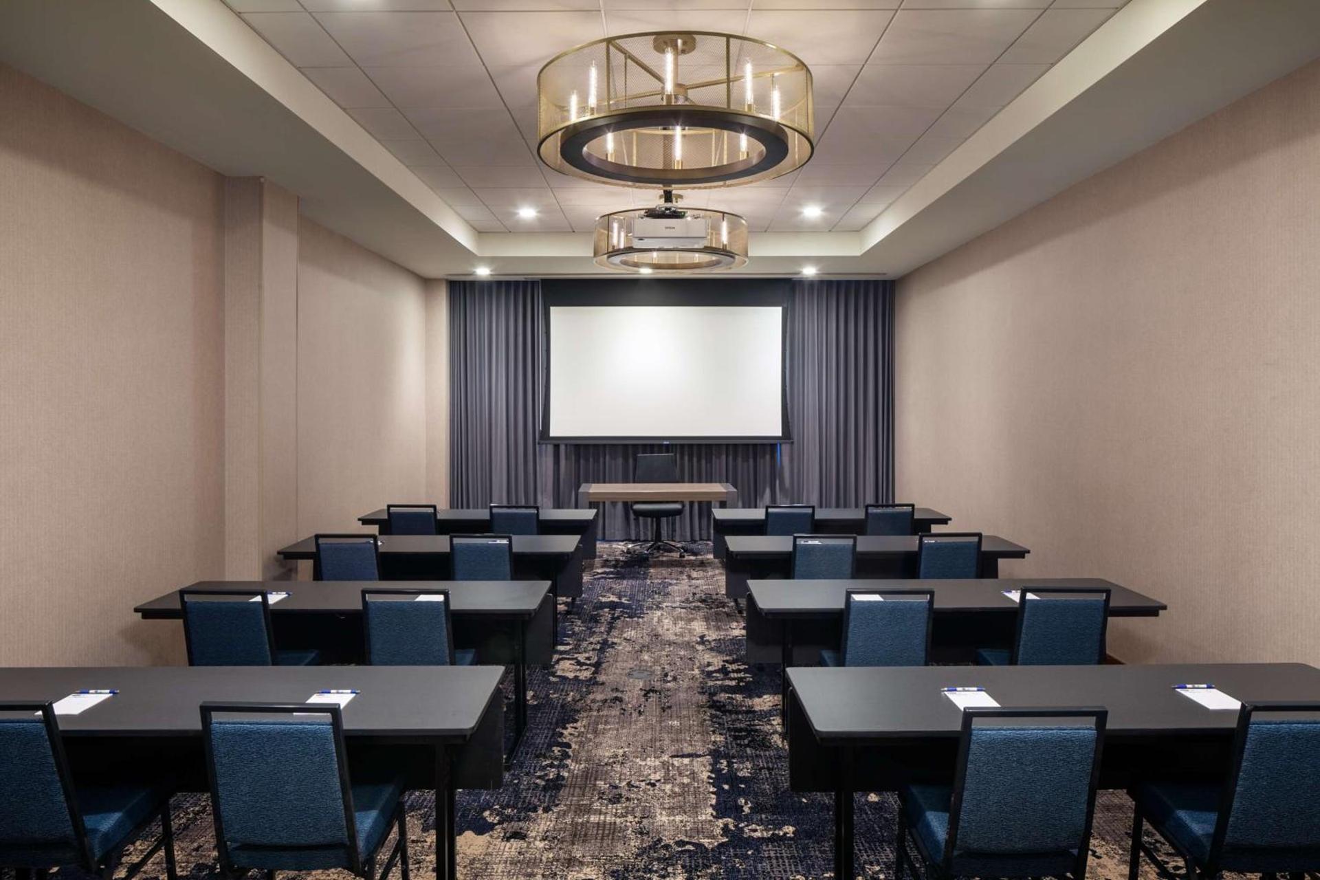 Hampton by Hilton at the Boston Seaport District photo 37