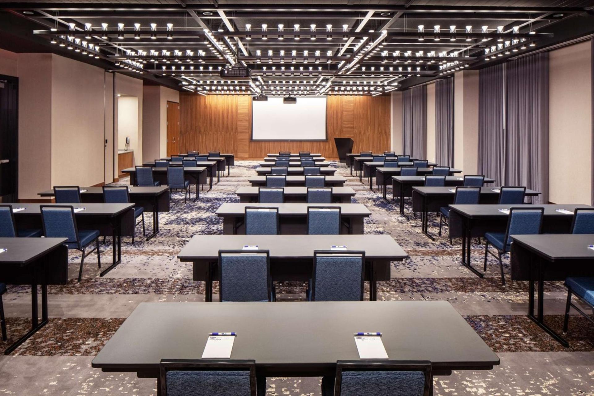 Hampton by Hilton at the Boston Seaport District photo 40