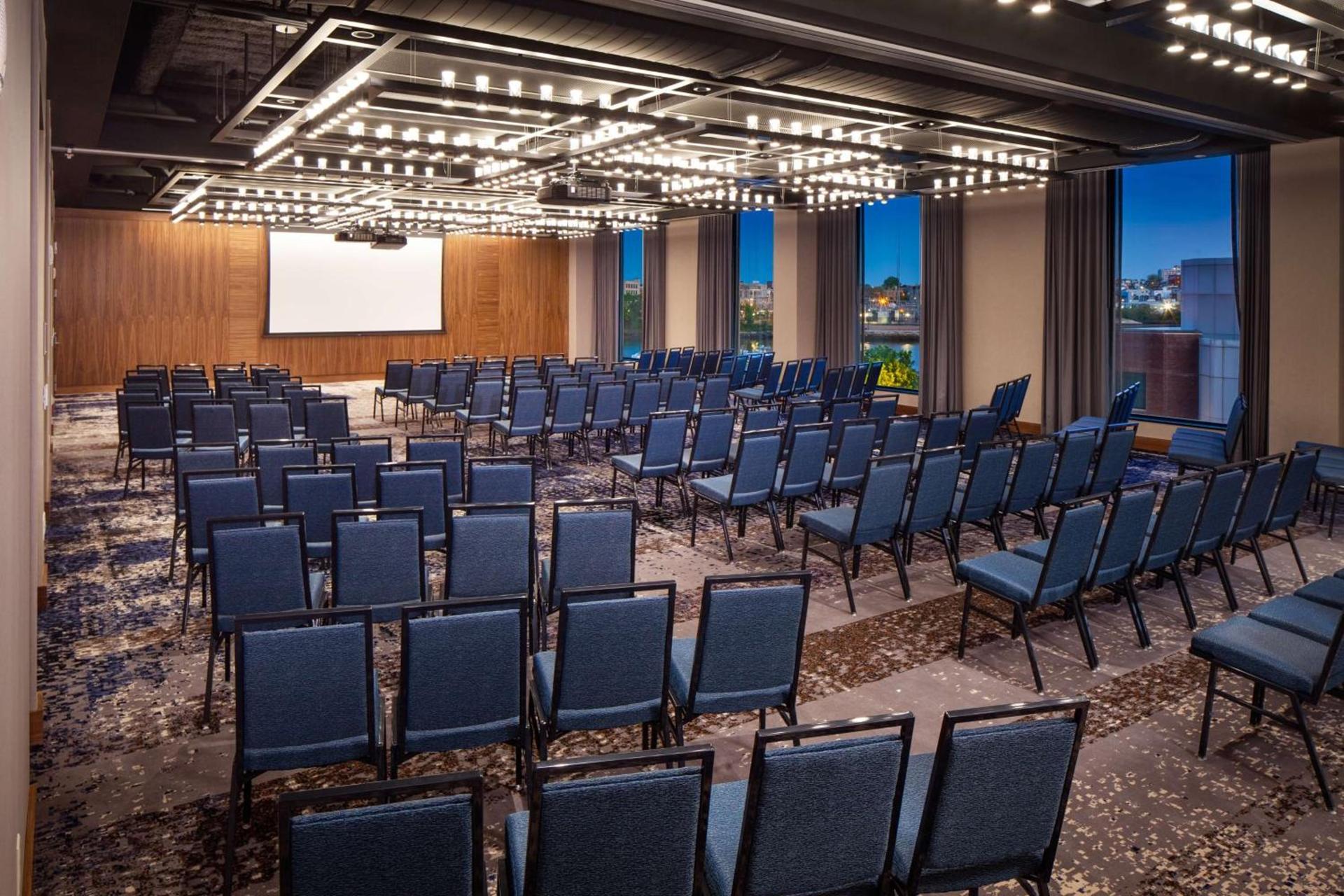Hampton by Hilton at the Boston Seaport District photo 41