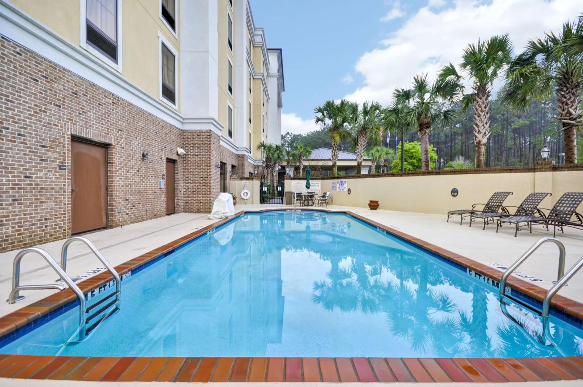 Hampton Inn & Suites North Charleston-University Boulevard photo 2