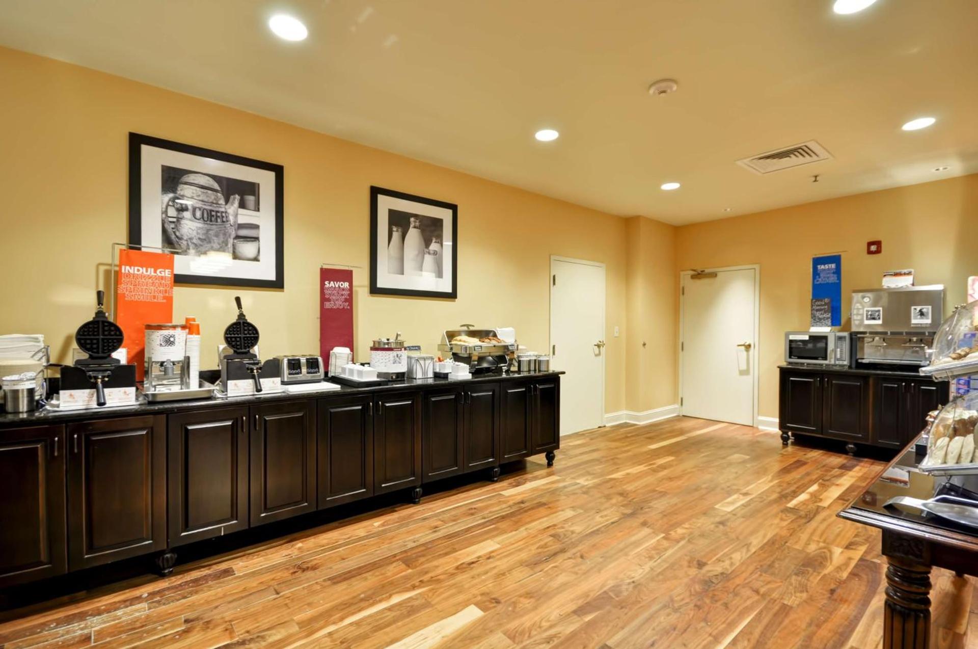 Hampton Inn & Suites North Charleston-University Boulevard photo 10