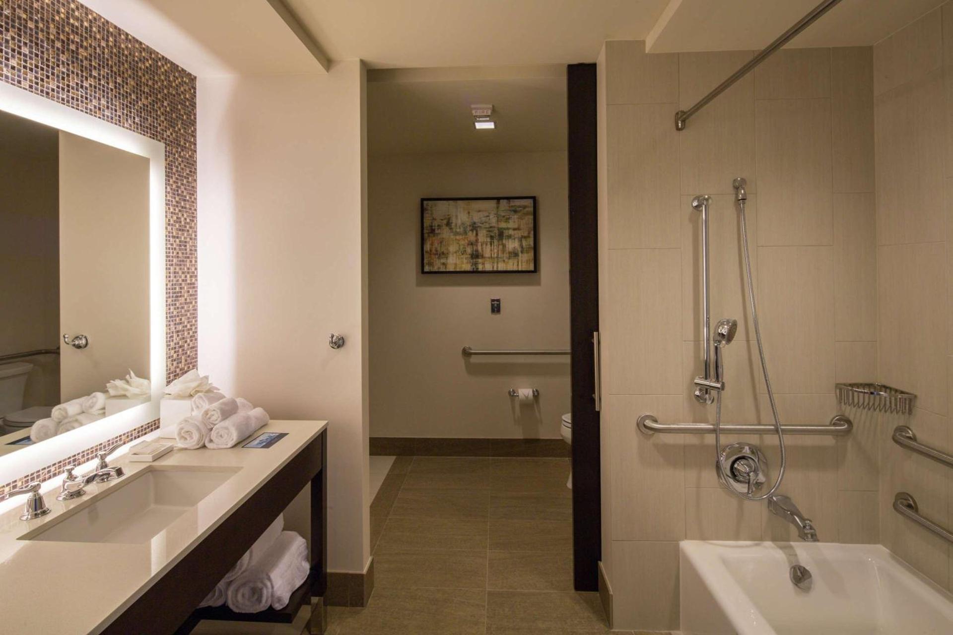 Hilton Dallas/Plano Granite Park photo 10