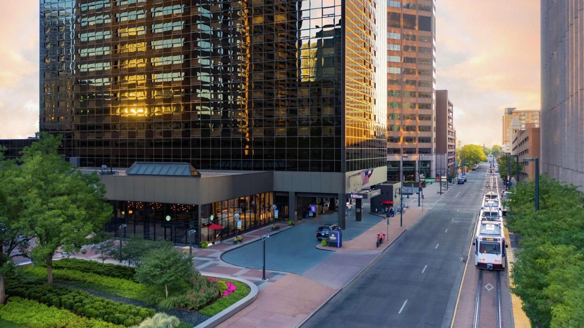 Hilton Denver City Center photo 2
